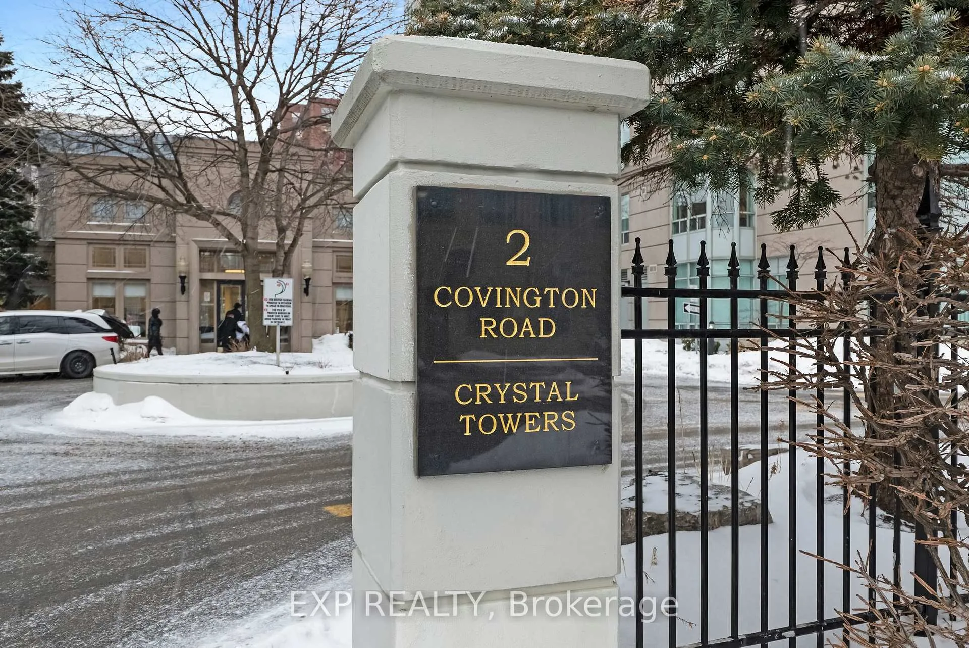 Photo 2 of Unit 810, 2 Covington Road, Toronto, Englemount-Lawrence — HOMEH