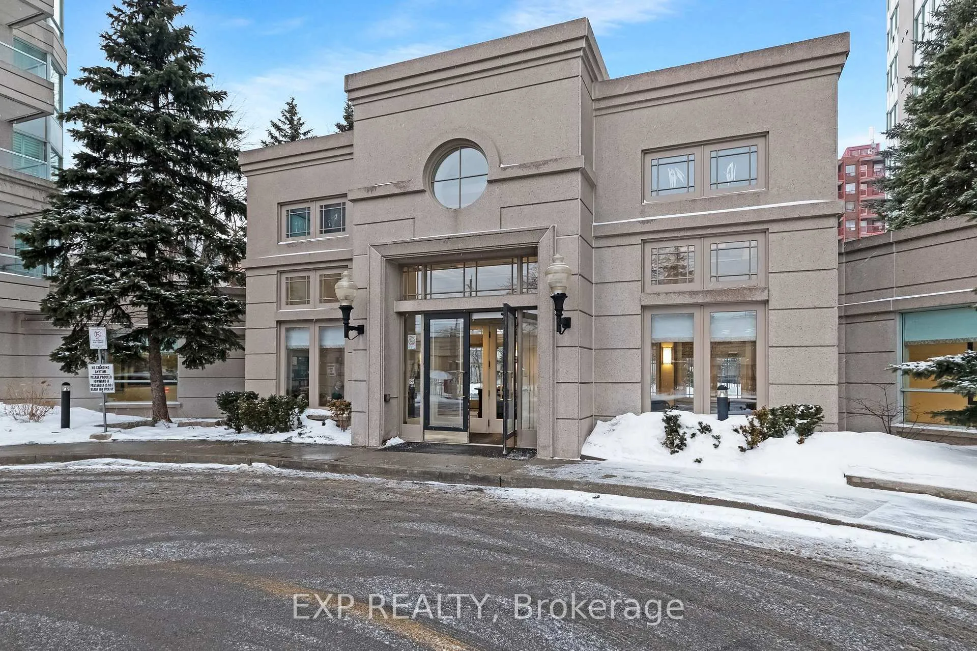 Photo 3 of Unit 810, 2 Covington Road, Toronto, Englemount-Lawrence — HOMEH
