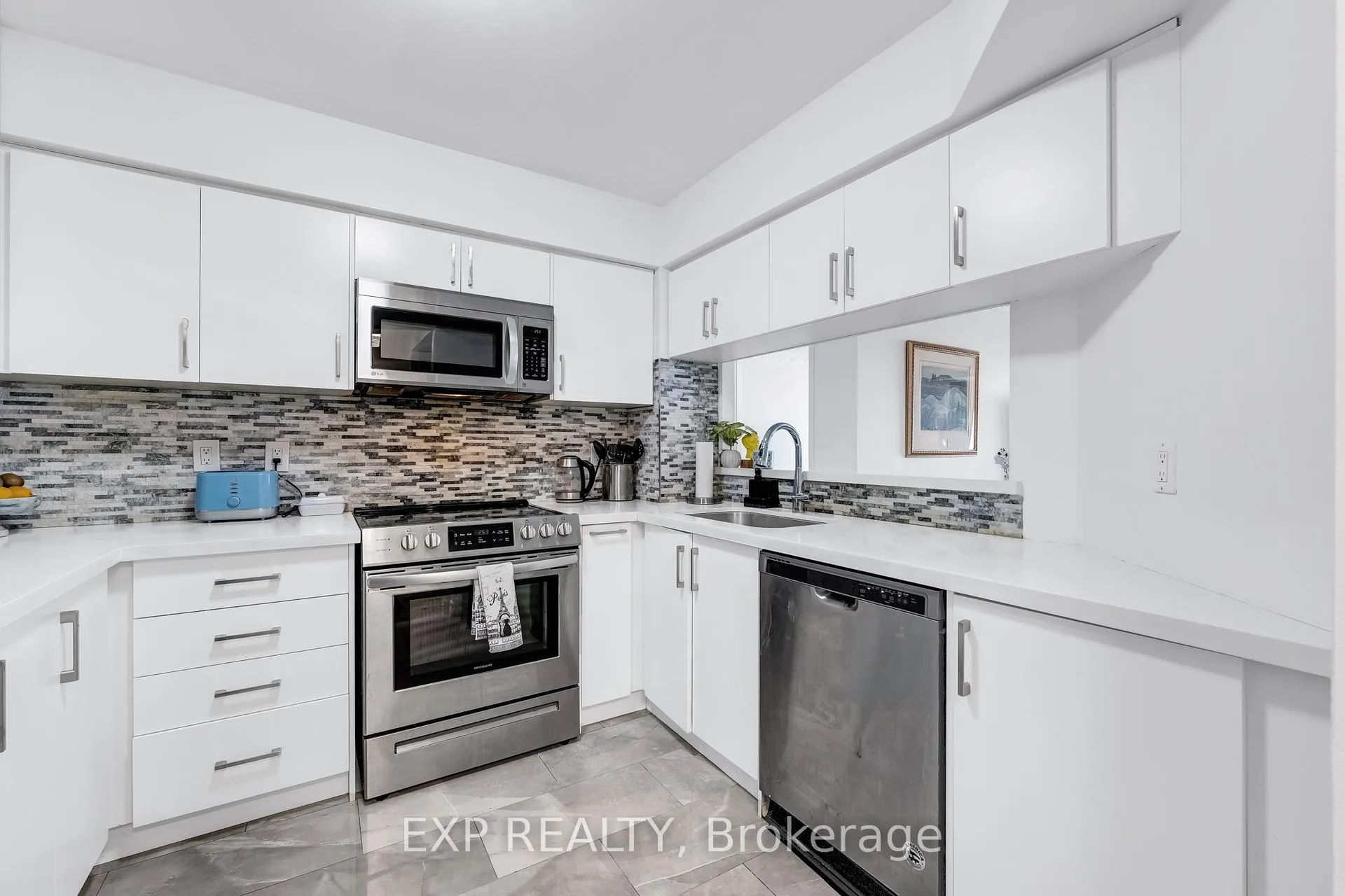 Photo 5 of Unit 810, 2 Covington Road, Toronto, Englemount-Lawrence — HOMEH
