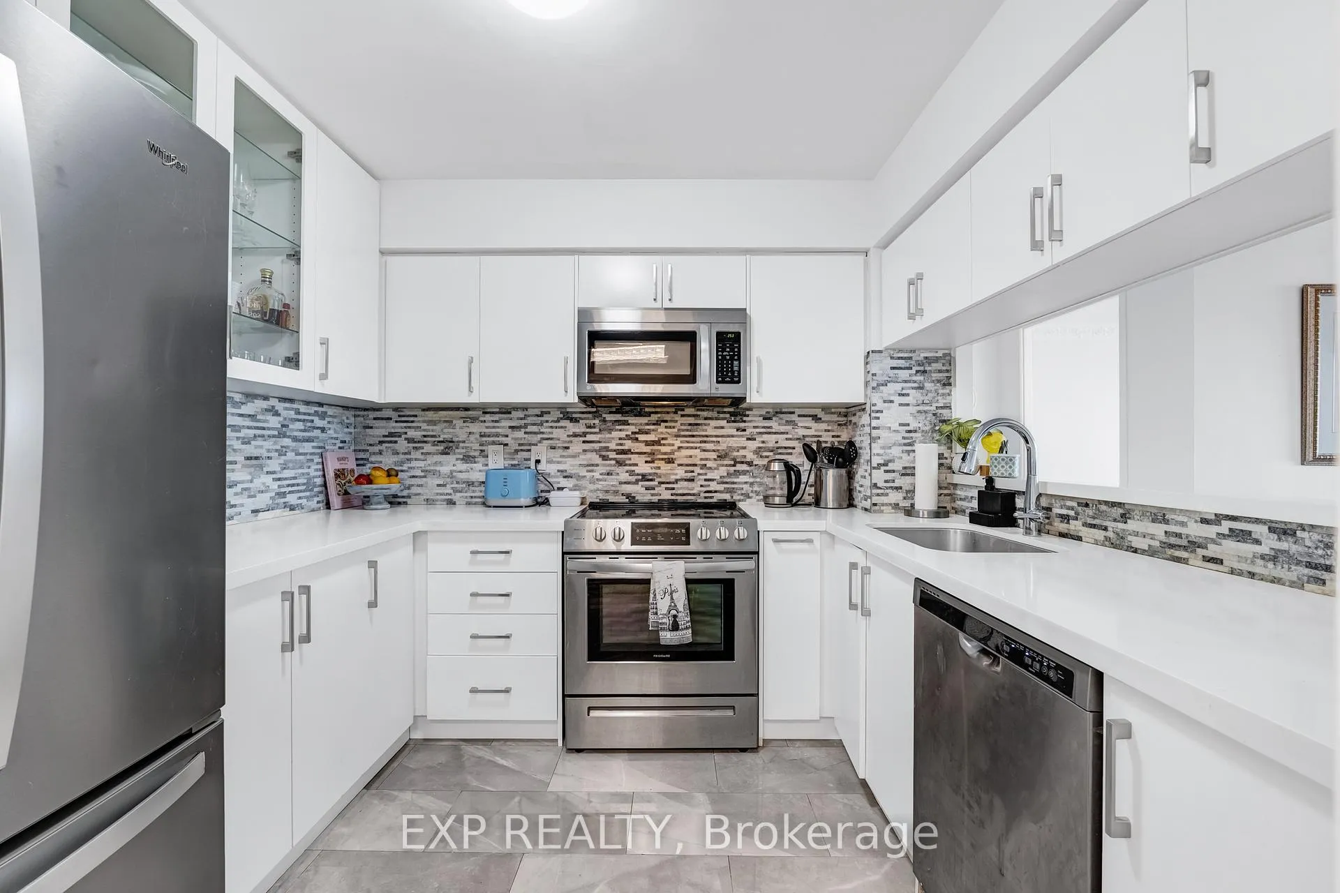 Photo 6 of Unit 810, 2 Covington Road, Toronto, Englemount-Lawrence — HOMEH