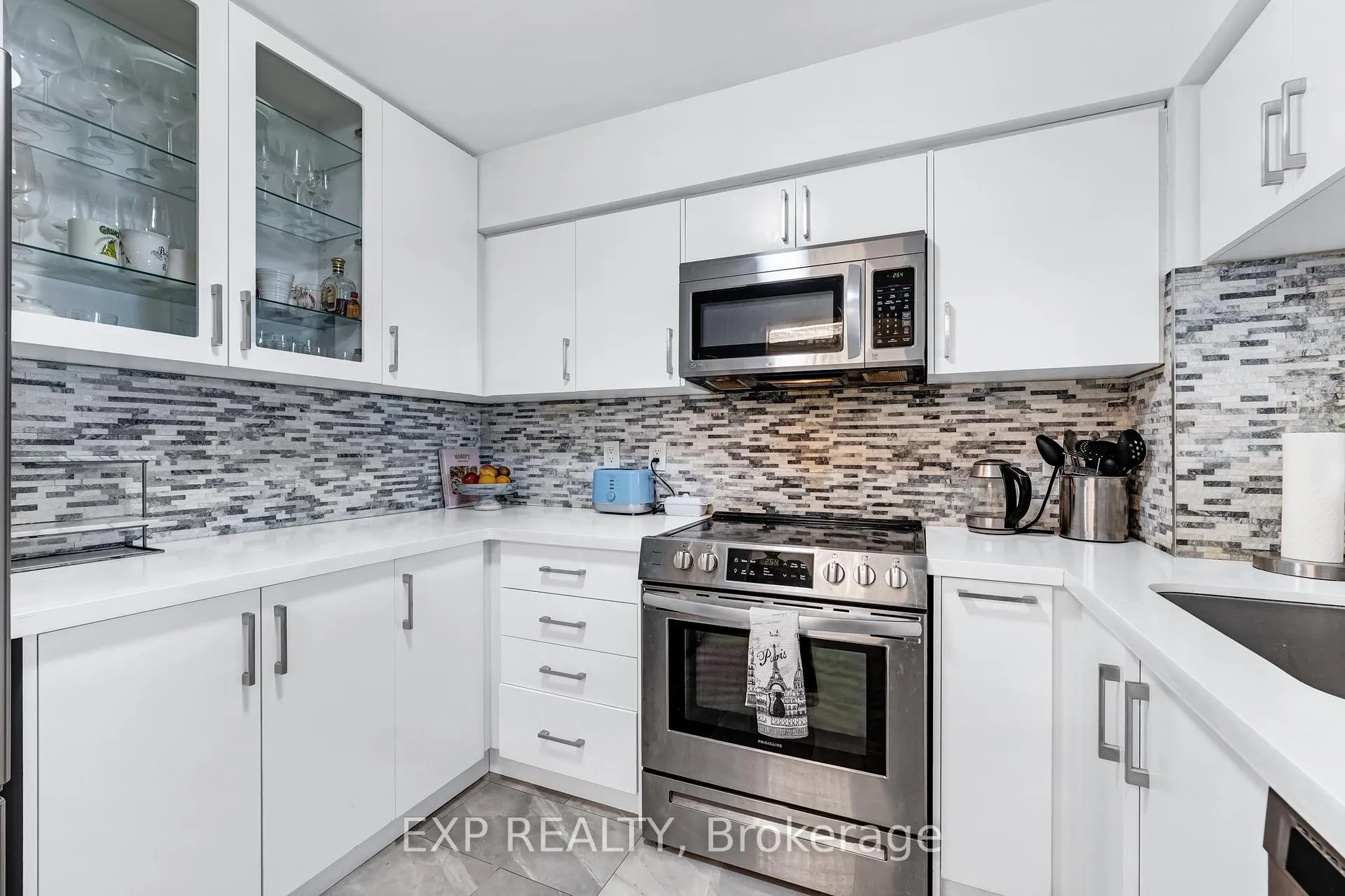 Photo 7 of Unit 810, 2 Covington Road, Toronto, Englemount-Lawrence — HOMEH