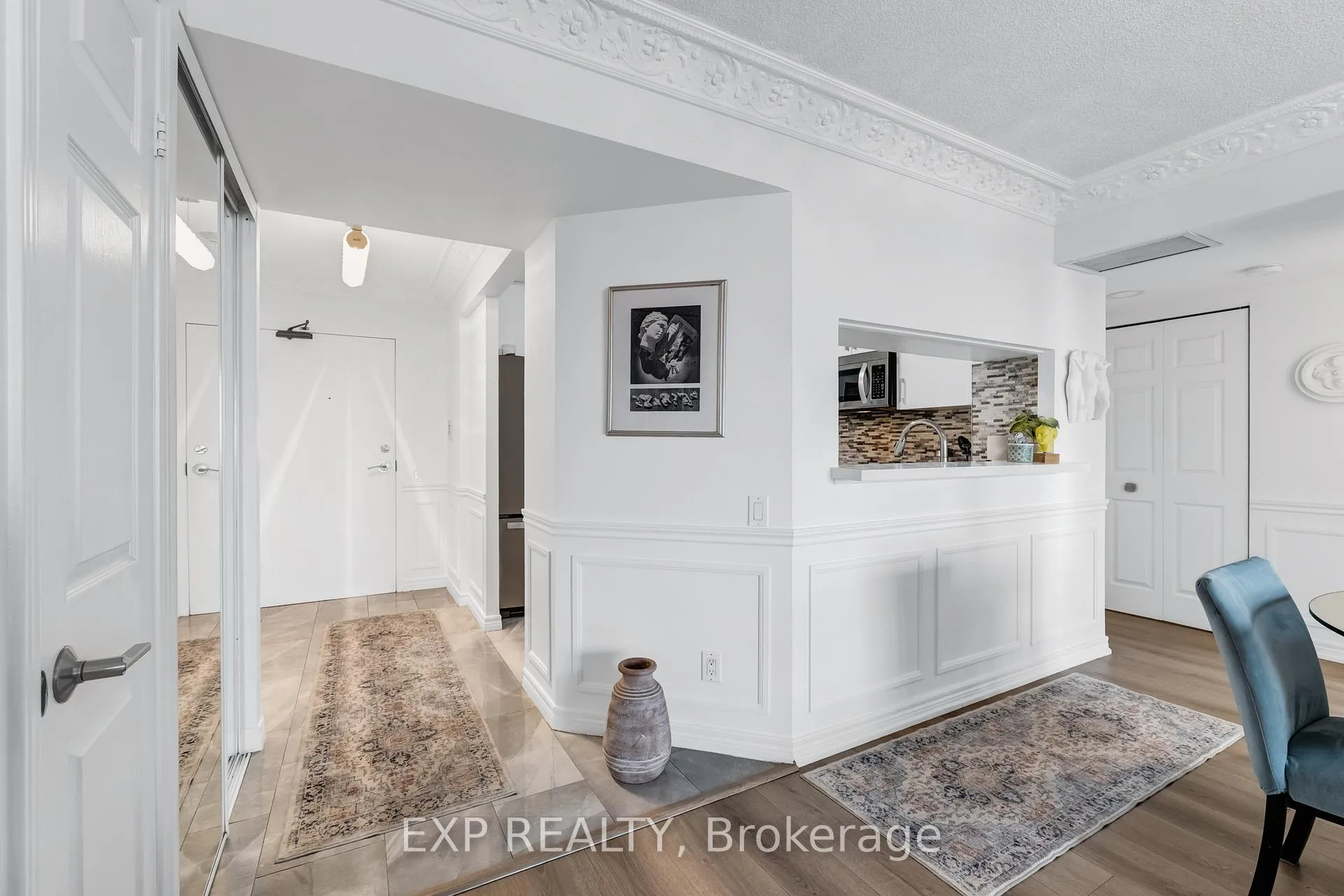 Photo 10 of Unit 810, 2 Covington Road, Toronto, Englemount-Lawrence — HOMEH