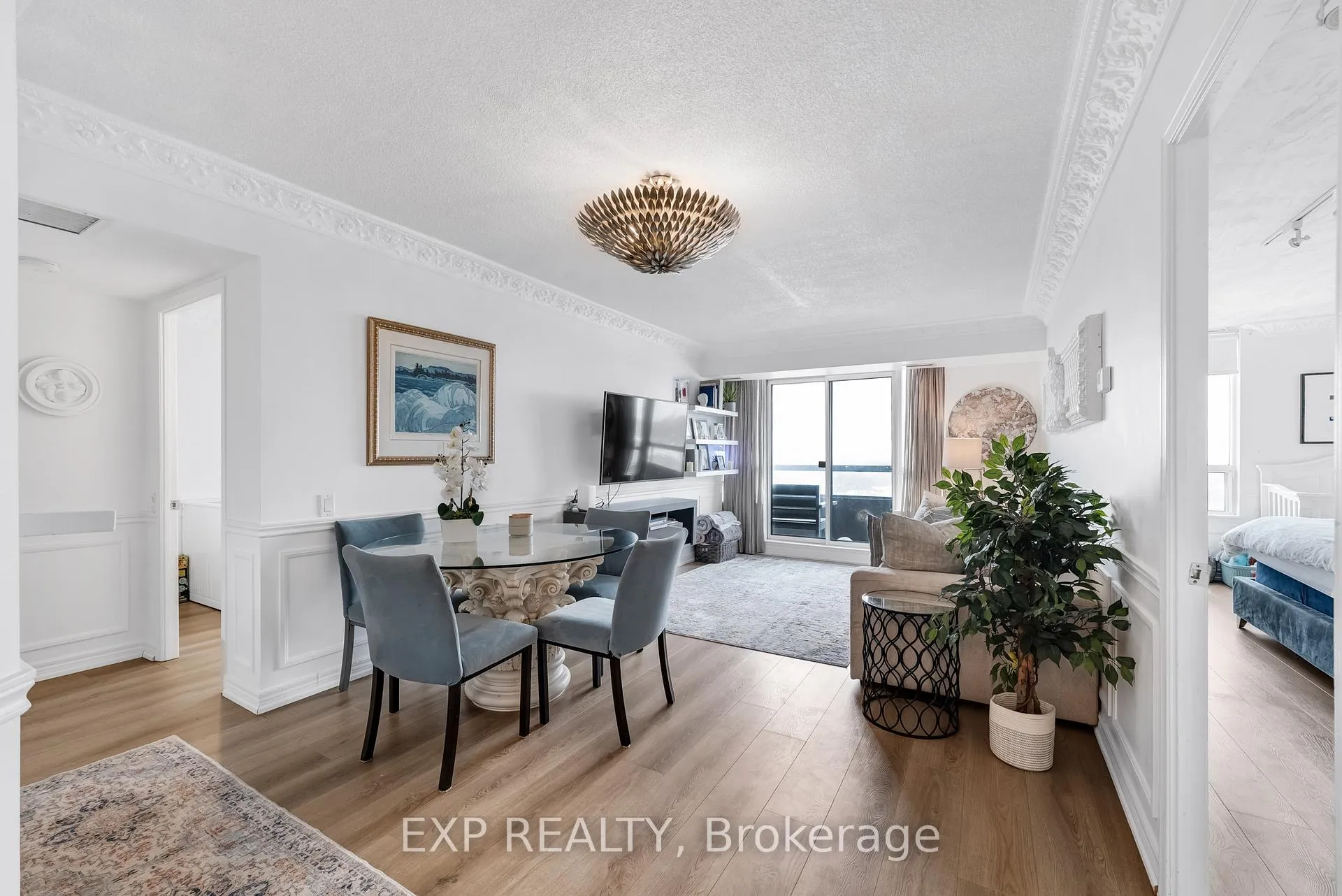 Photo 11 of Unit 810, 2 Covington Road, Toronto, Englemount-Lawrence — HOMEH