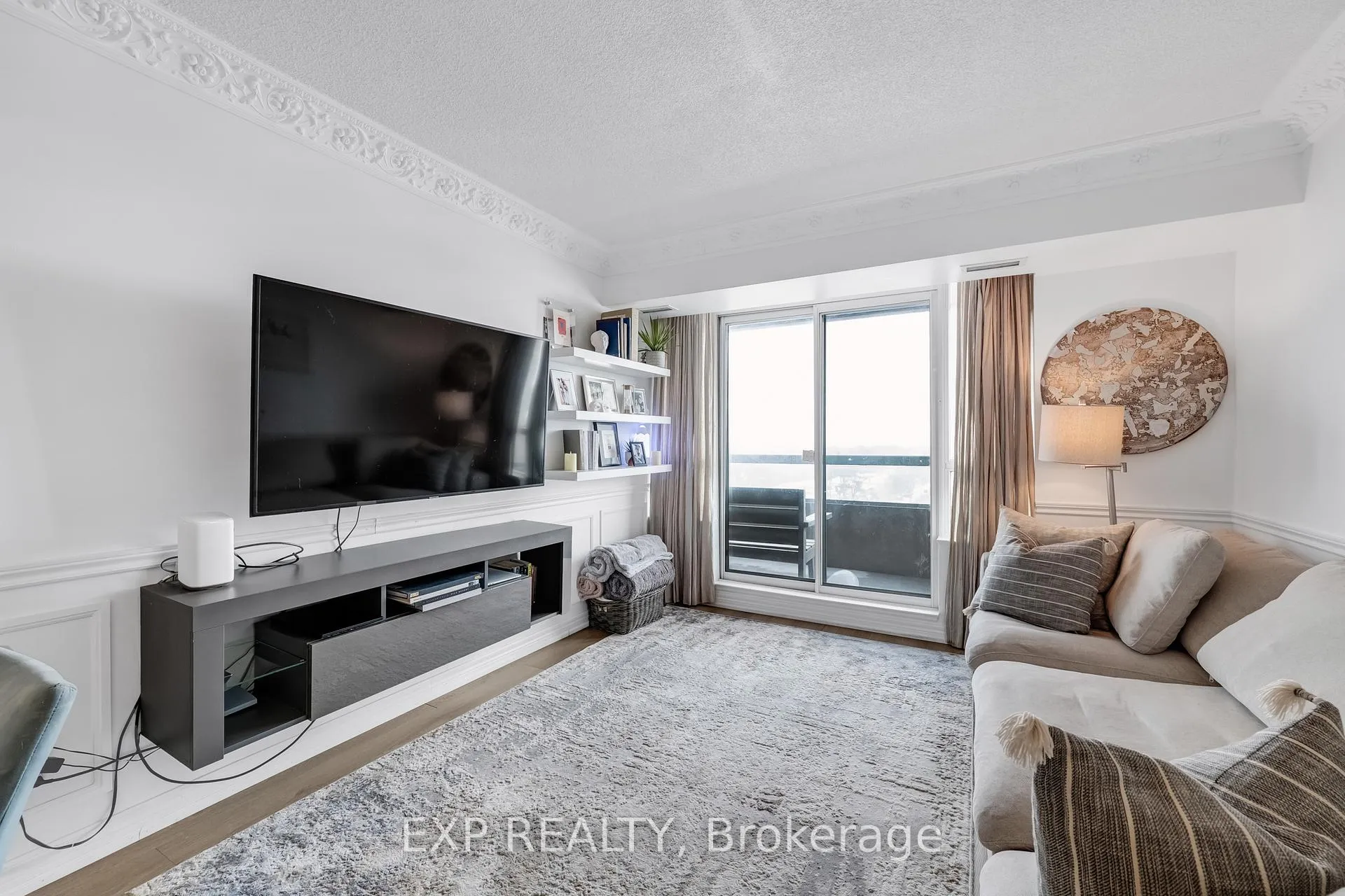 Photo 13 of Unit 810, 2 Covington Road, Toronto, Englemount-Lawrence — HOMEH