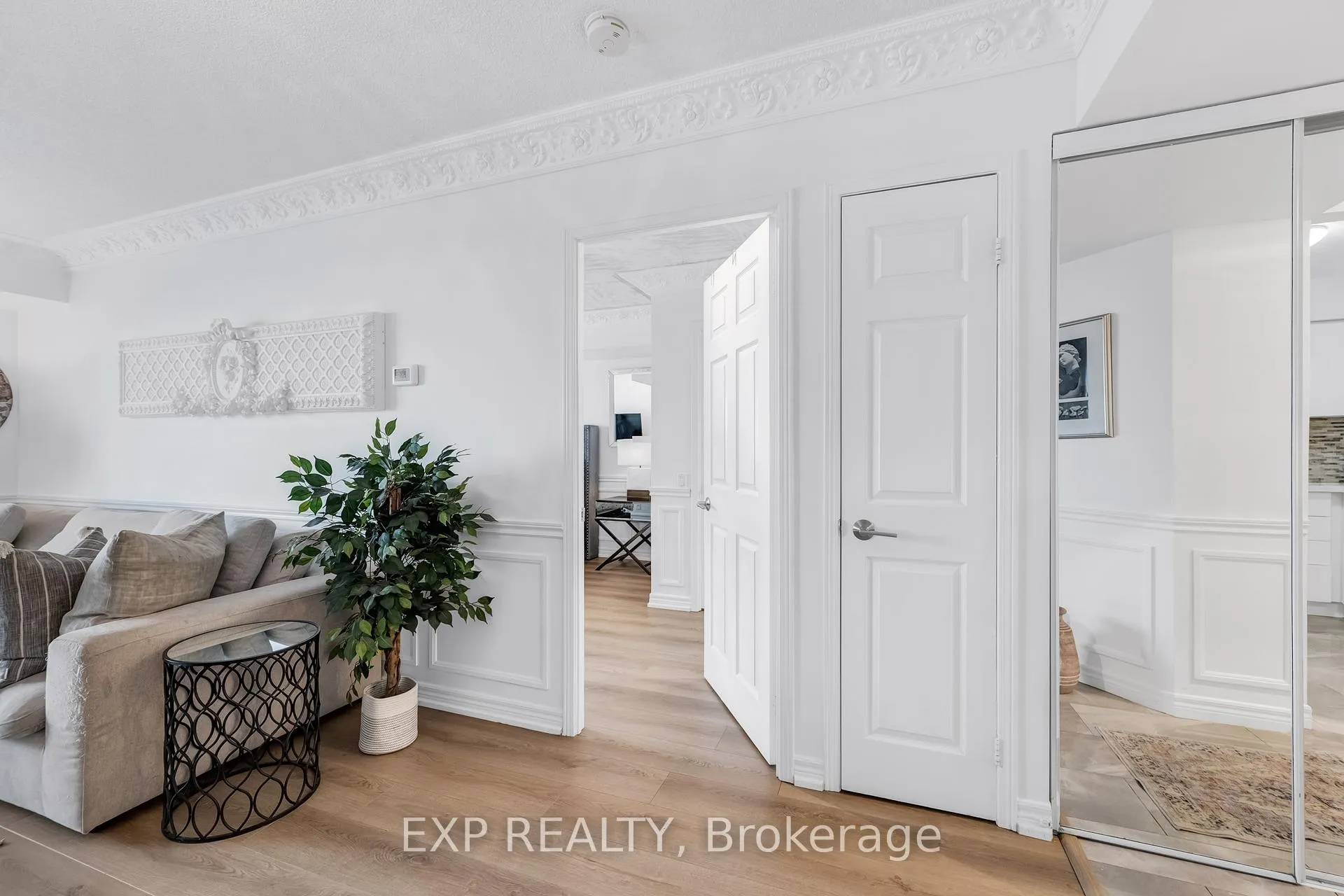 Photo 16 of Unit 810, 2 Covington Road, Toronto, Englemount-Lawrence — HOMEH