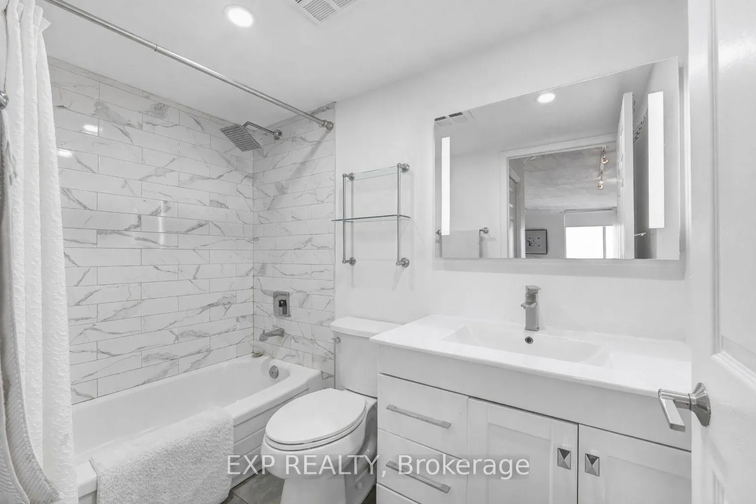 Photo 20 of Unit 810, 2 Covington Road, Toronto, Englemount-Lawrence — HOMEH