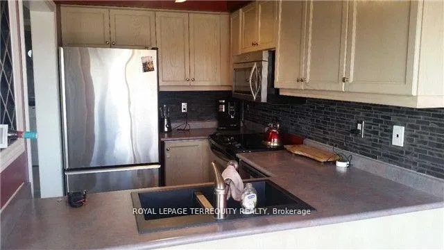 Photo 2 of 284 Pinnacle Trail, Aurora, Bayview Wellington — HOMEH