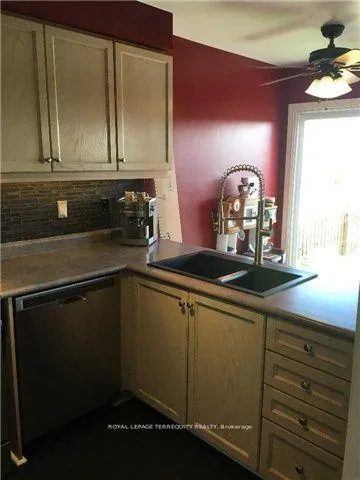 Photo 6 of 284 Pinnacle Trail, Aurora, Bayview Wellington — HOMEH