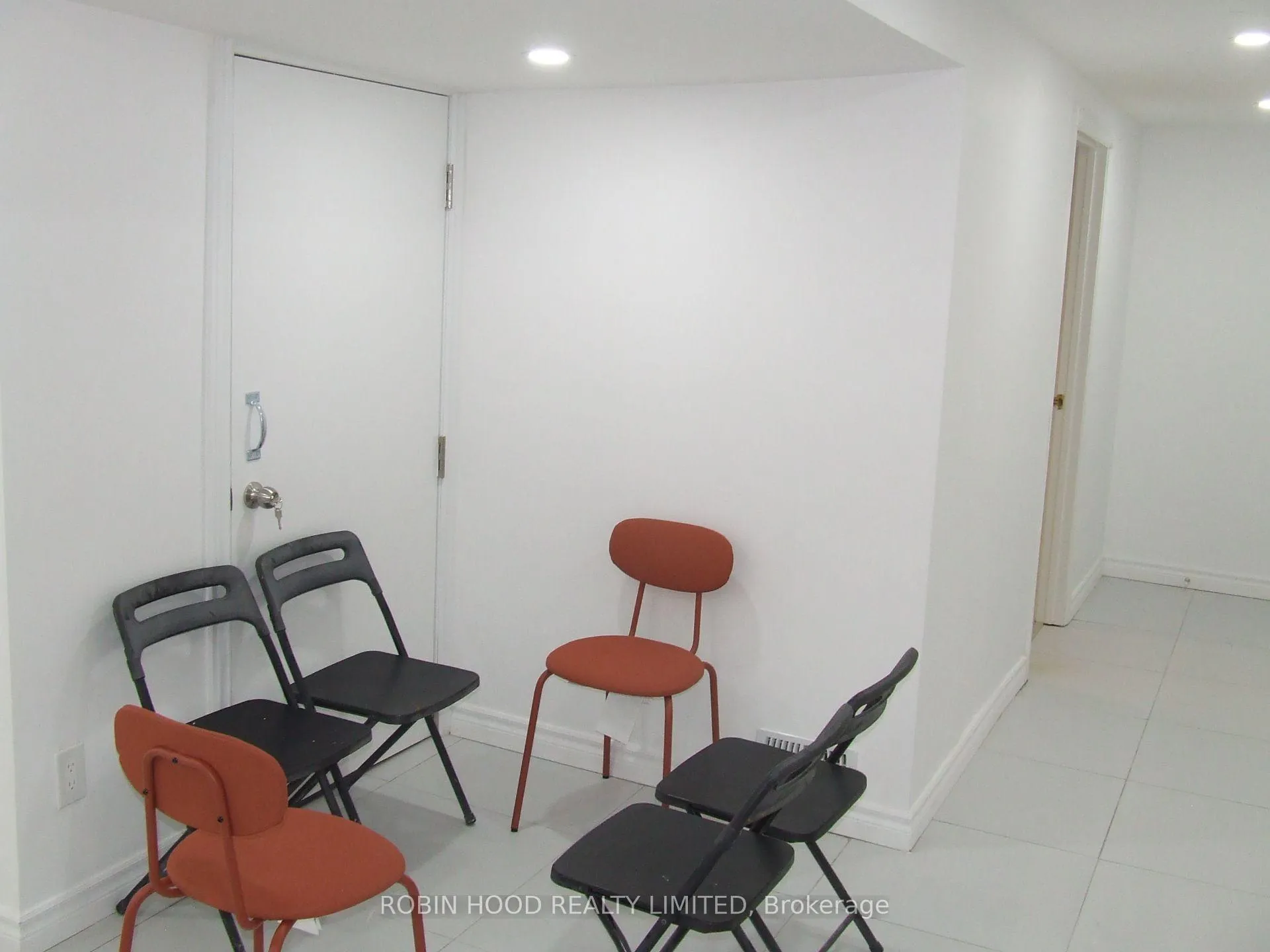 Photo 4 of Unit Basement, 377 East Avenue E, Scarborough, Rouge — HOMEH
