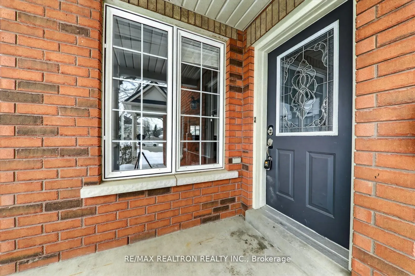 Photo 4 of 94 Bayberry Court, Whitby, Brooklin — HOMEH