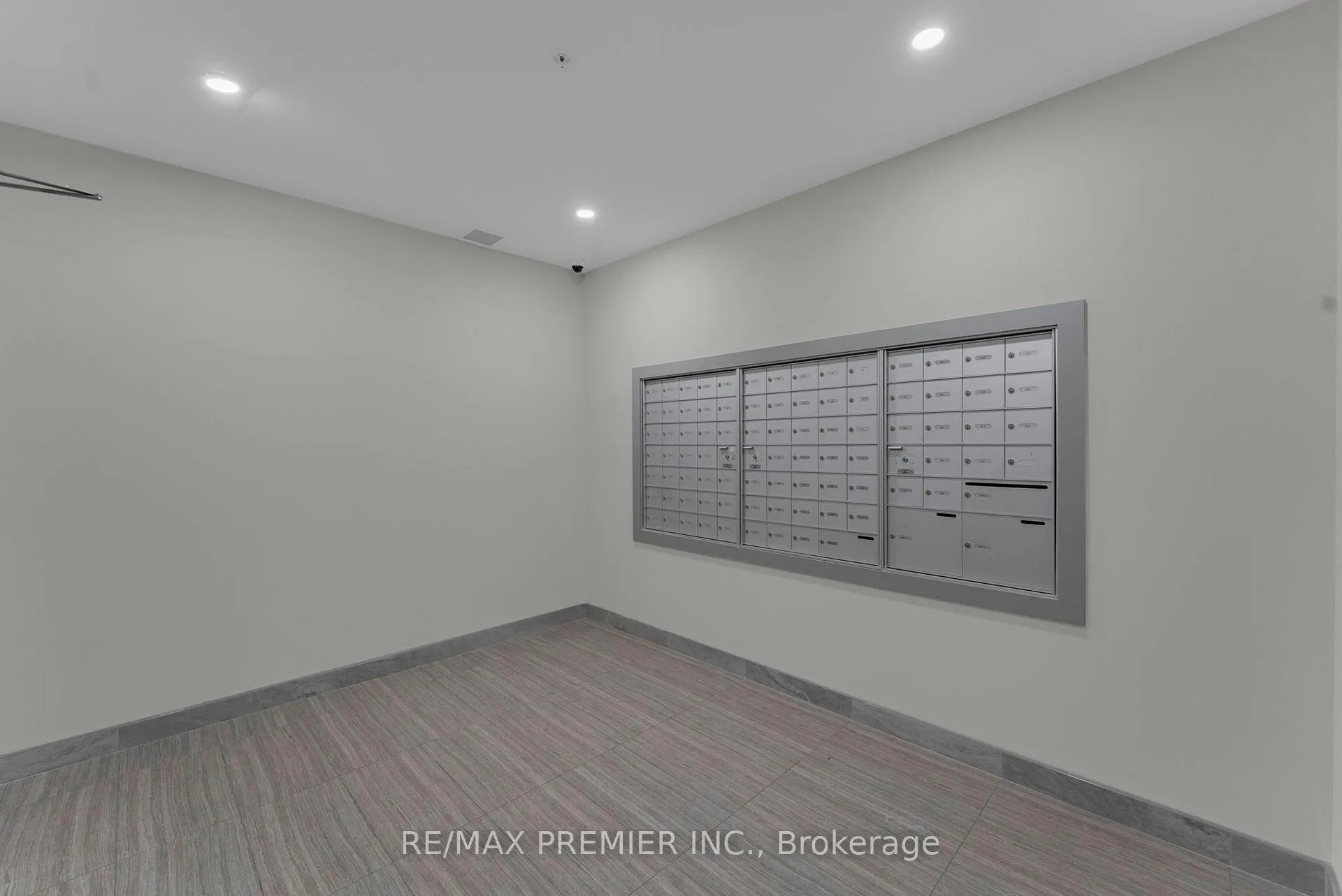 Photo 4 of Unit 215, 1000 Lackner Place, Kitchener, Grand River North — HOMEH
