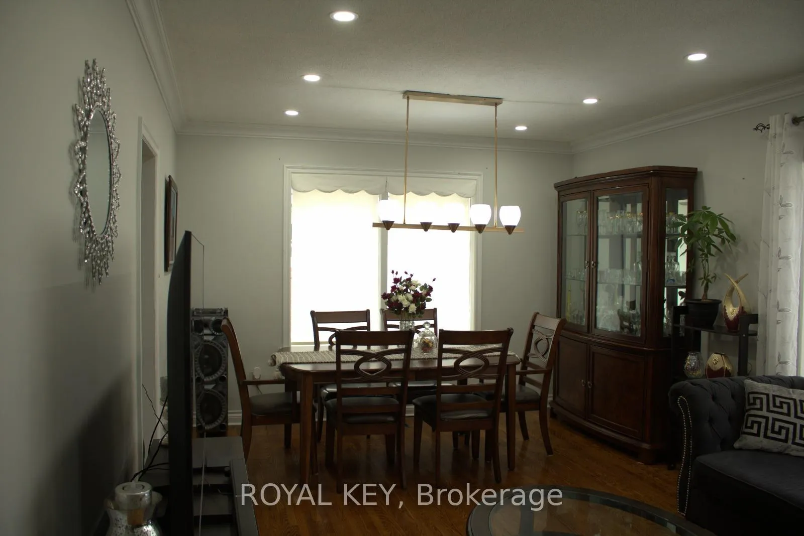 Photo 5 of 20 Kennebec Crescent, Etobicoke, Rexdale-Kipling — HOMEH