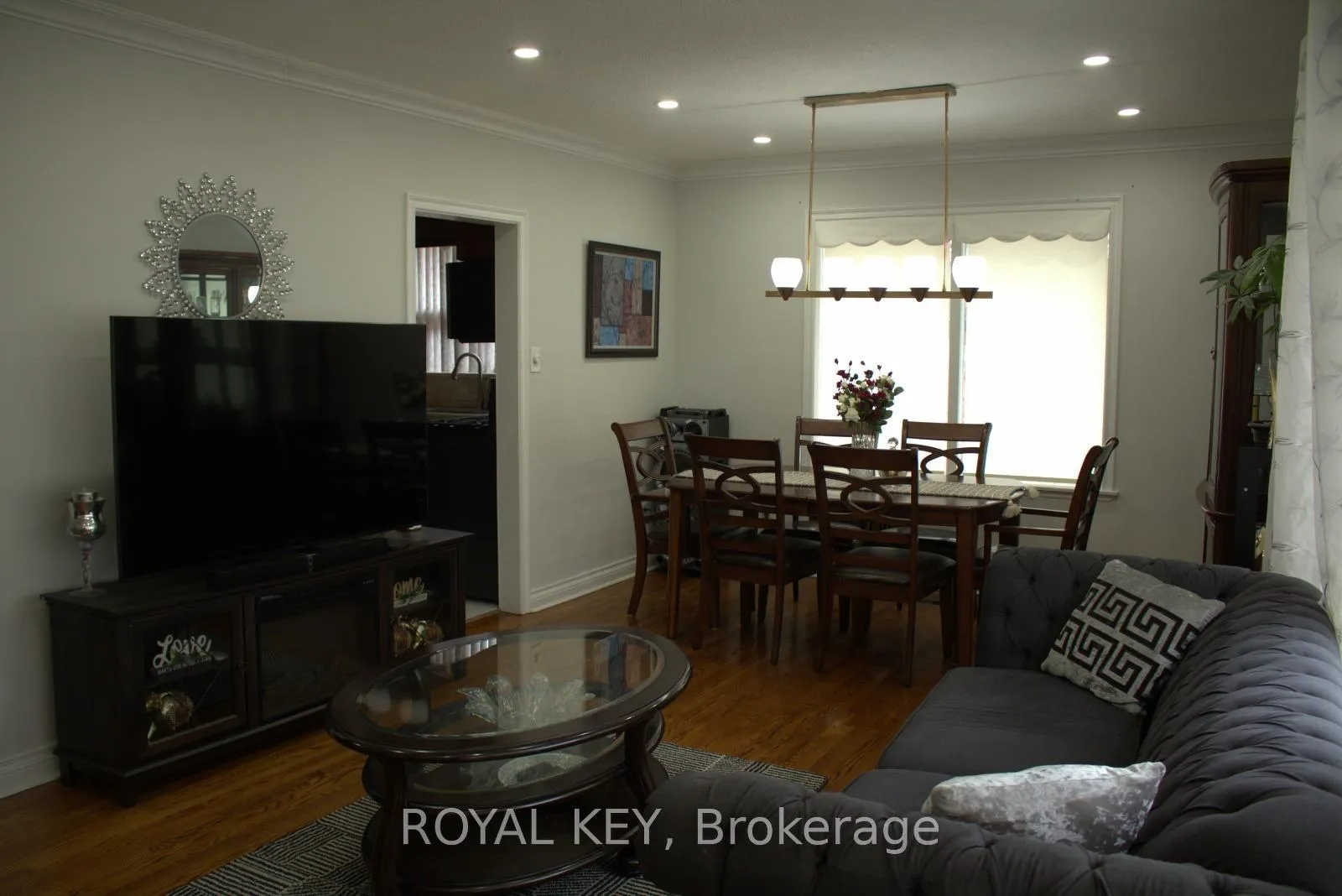 Photo 8 of 20 Kennebec Crescent, Etobicoke, Rexdale-Kipling — HOMEH