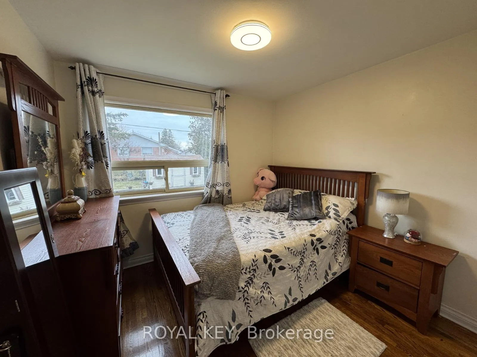 Photo 9 of 20 Kennebec Crescent, Etobicoke, Rexdale-Kipling — HOMEH
