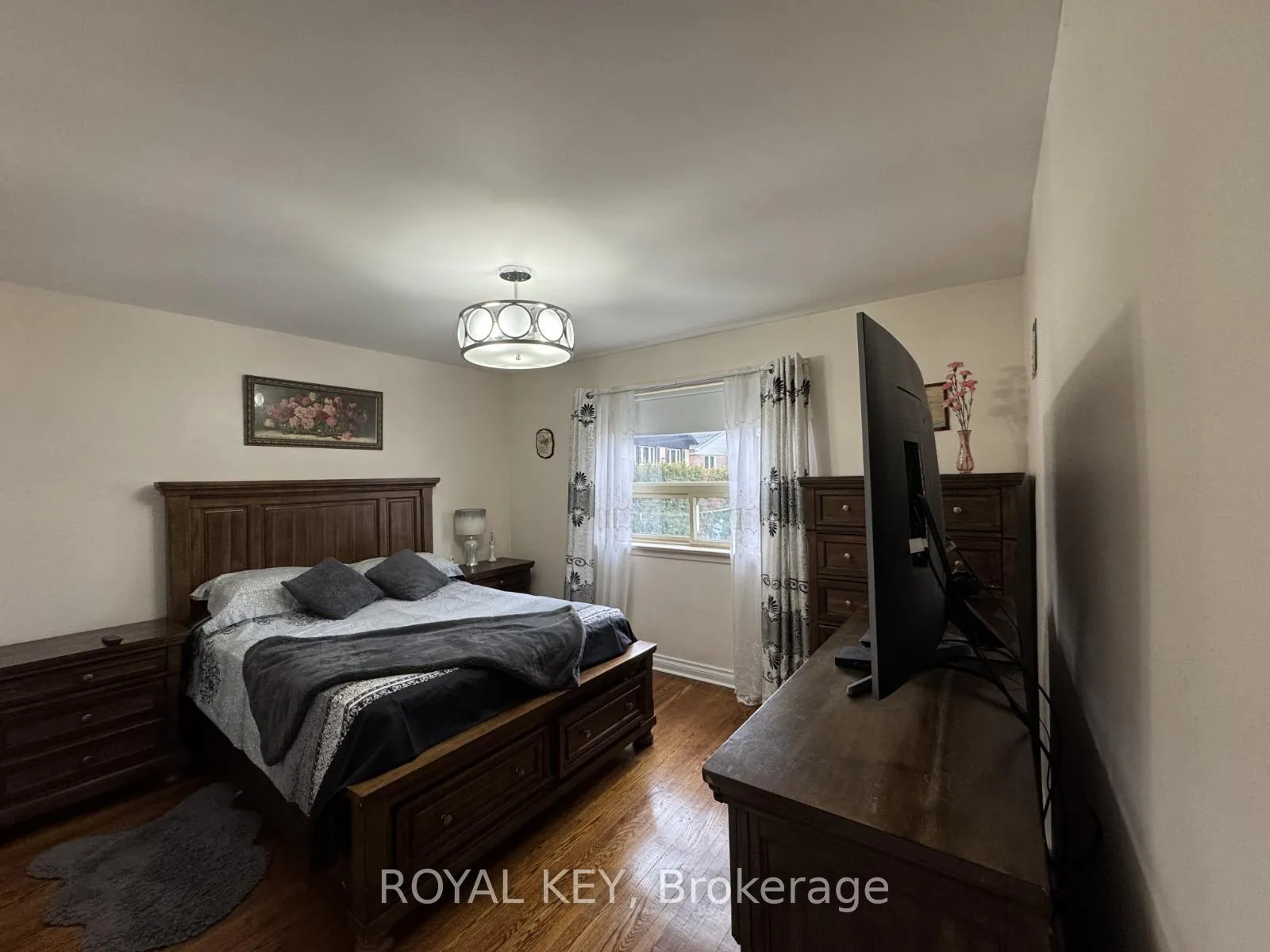 Photo 13 of 20 Kennebec Crescent, Etobicoke, Rexdale-Kipling — HOMEH