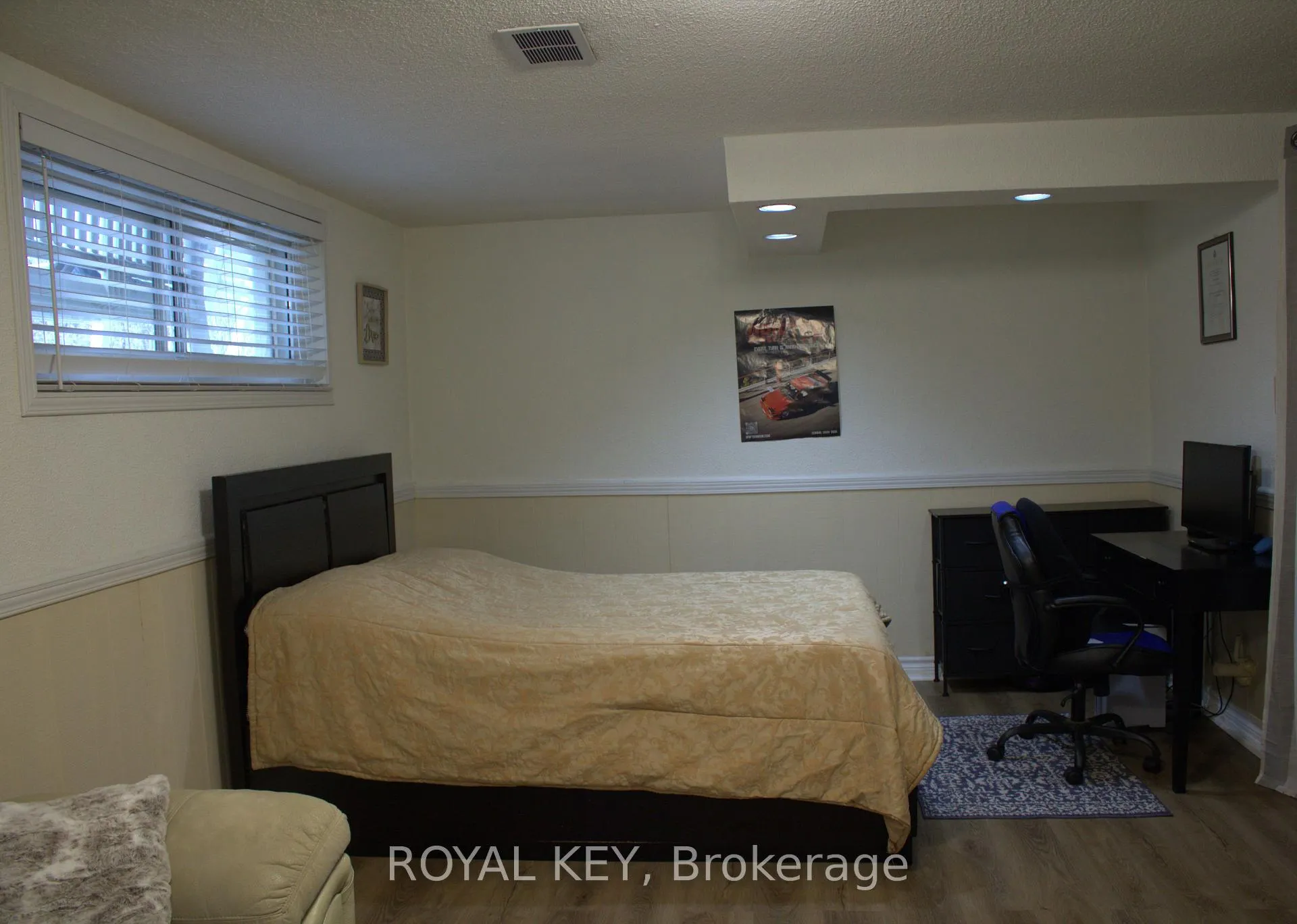 Photo 14 of 20 Kennebec Crescent, Etobicoke, Rexdale-Kipling — HOMEH