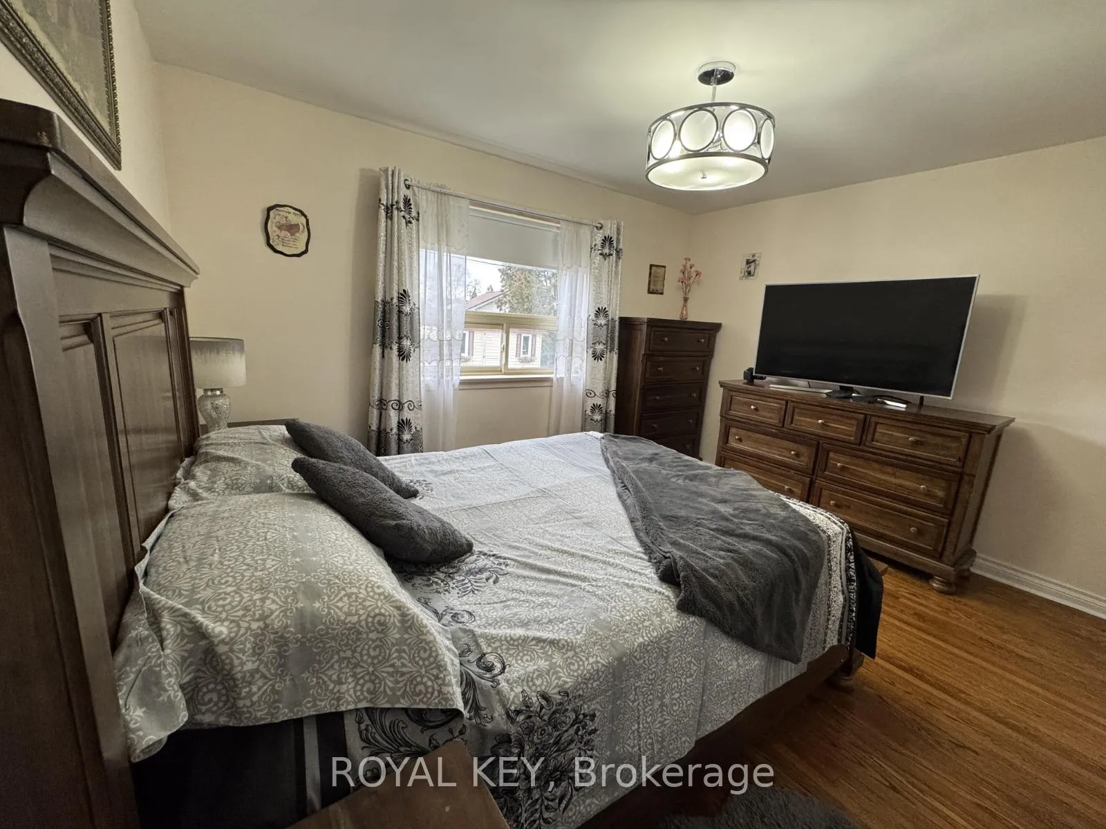 Photo 15 of 20 Kennebec Crescent, Etobicoke, Rexdale-Kipling — HOMEH