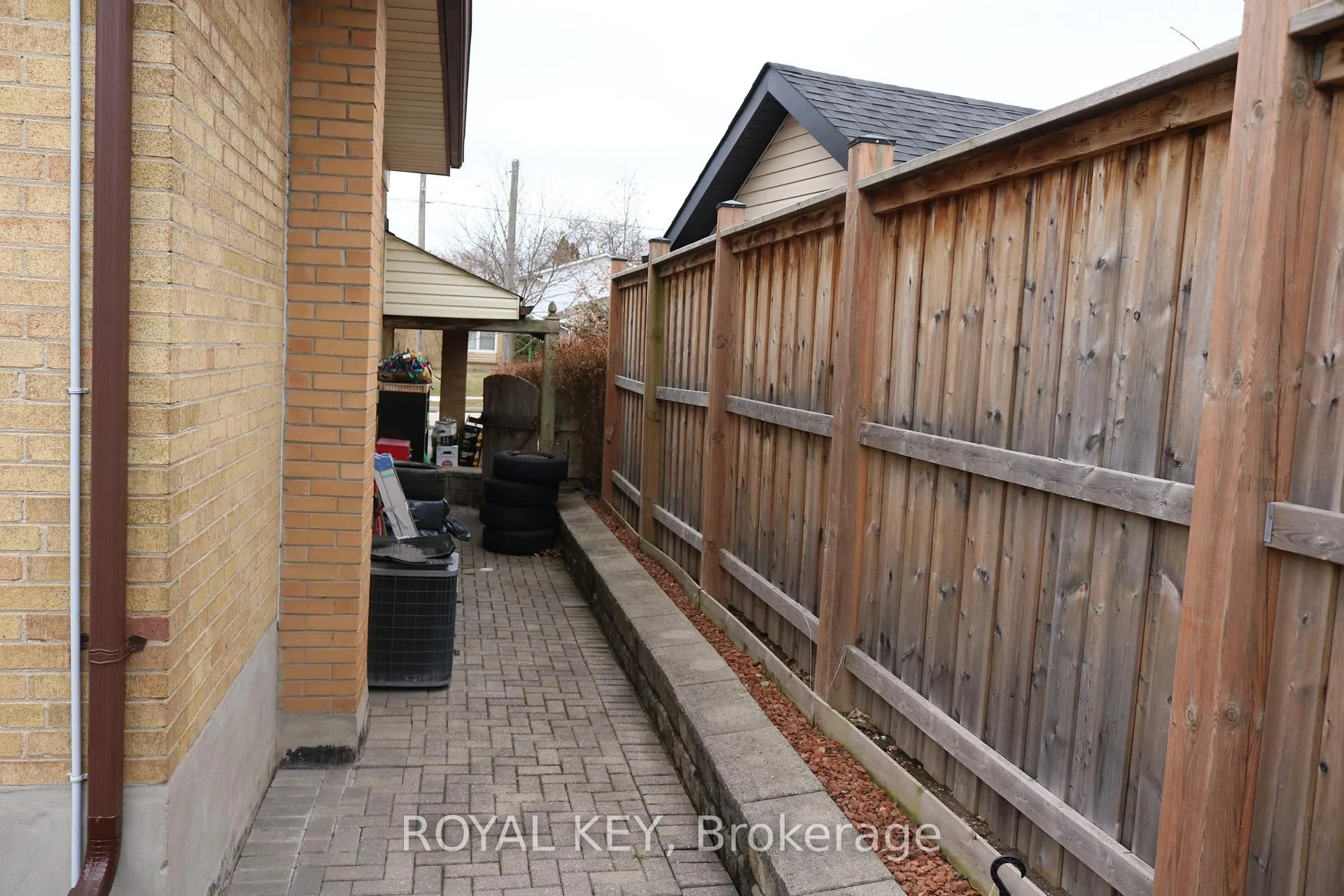 Photo 16 of 20 Kennebec Crescent, Etobicoke, Rexdale-Kipling — HOMEH