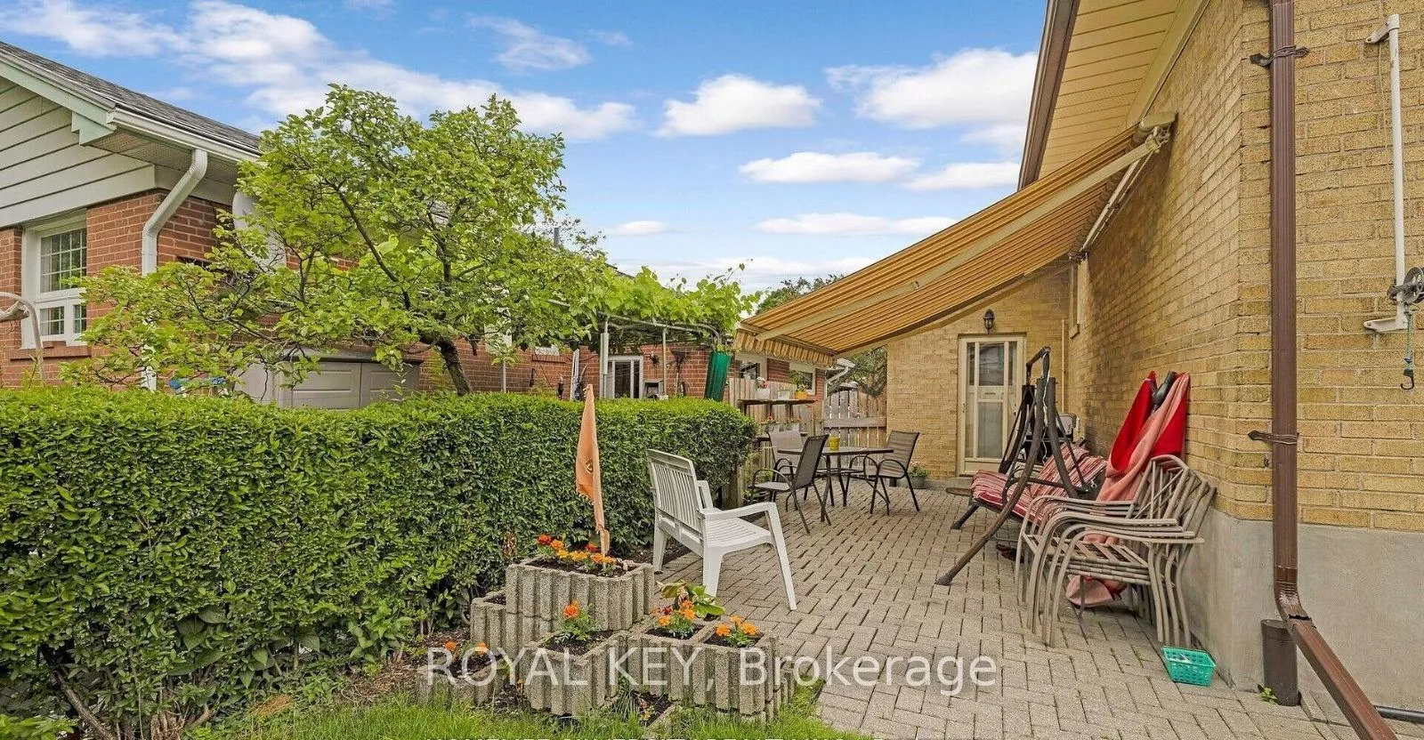 Photo 17 of 20 Kennebec Crescent, Etobicoke, Rexdale-Kipling — HOMEH