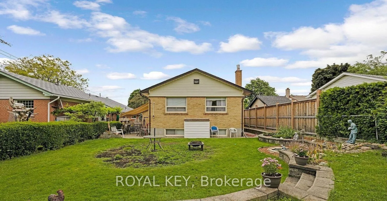 Photo 18 of 20 Kennebec Crescent, Etobicoke, Rexdale-Kipling — HOMEH