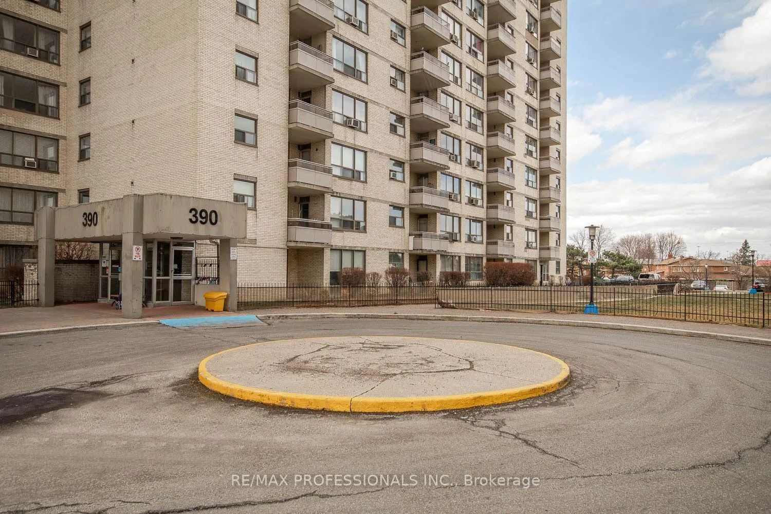 Photo 2 of Unit 1405, 390 Dixon Road, Etobicoke, Kingsview Village-The Westway — HOMEH