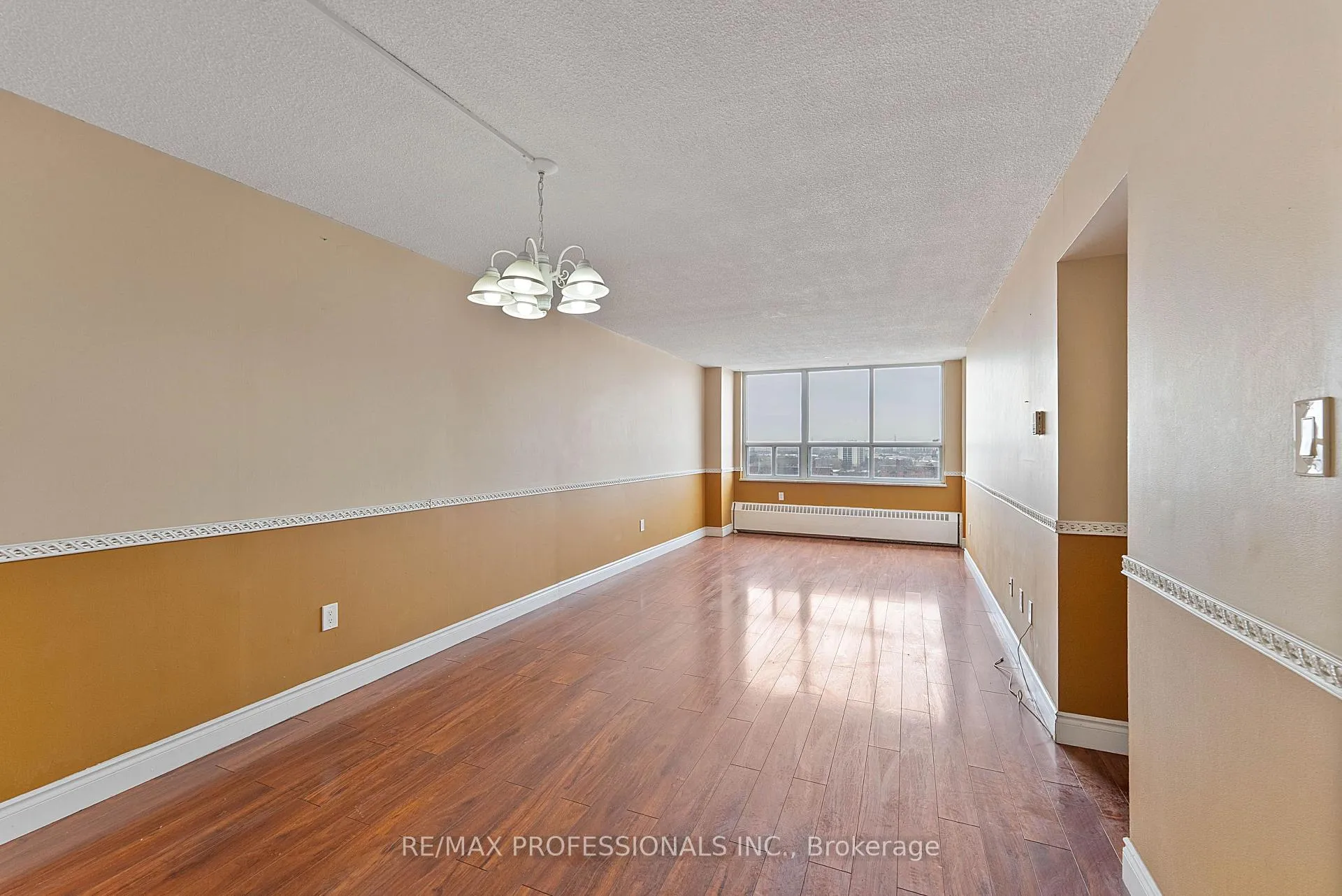 Photo 3 of Unit 1405, 390 Dixon Road, Etobicoke, Kingsview Village-The Westway — HOMEH