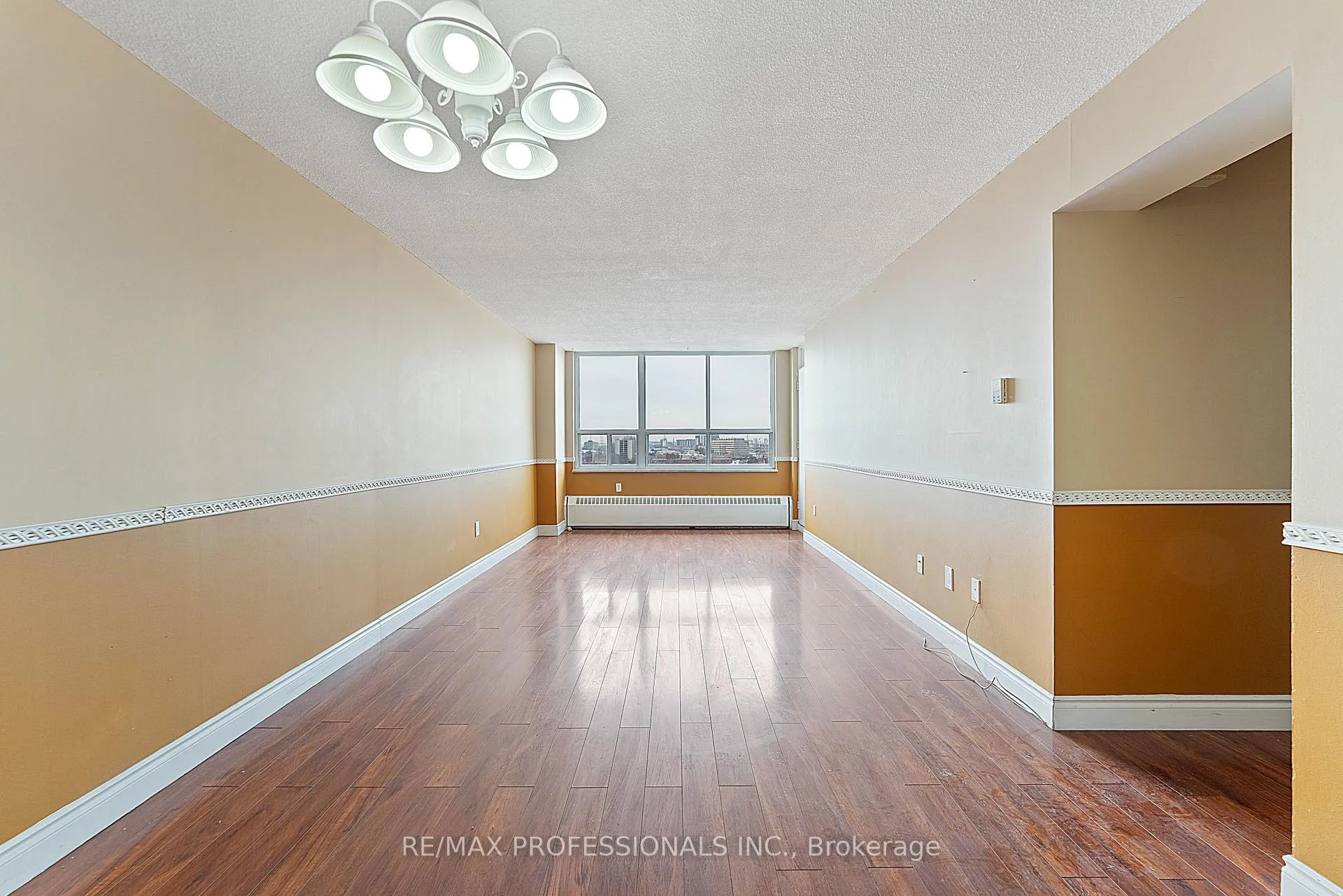 Photo 5 of Unit 1405, 390 Dixon Road, Etobicoke, Kingsview Village-The Westway — HOMEH