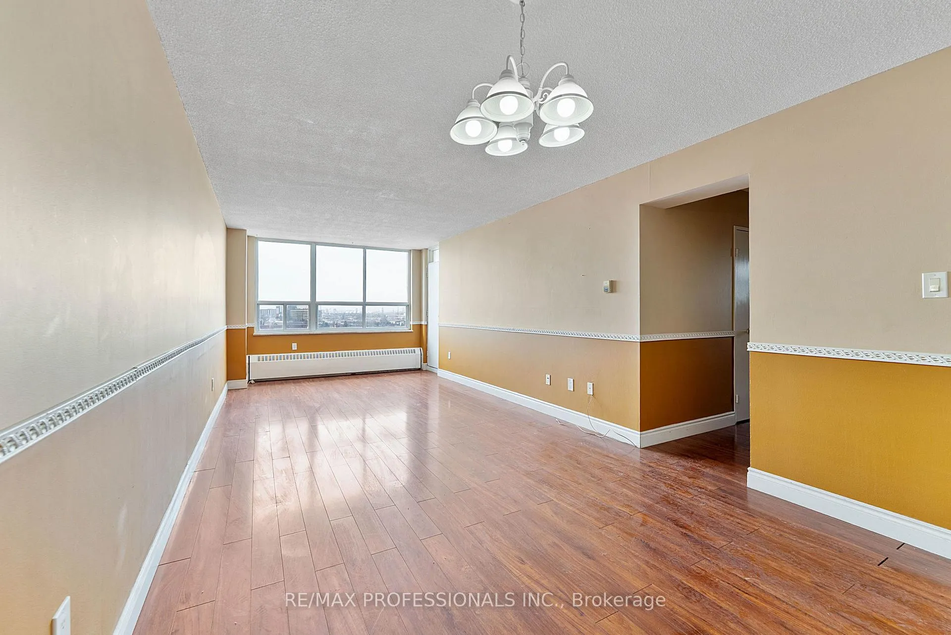 Photo 6 of Unit 1405, 390 Dixon Road, Etobicoke, Kingsview Village-The Westway — HOMEH