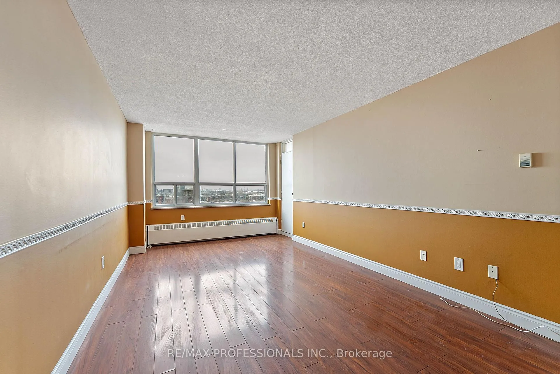 Photo 7 of Unit 1405, 390 Dixon Road, Etobicoke, Kingsview Village-The Westway — HOMEH