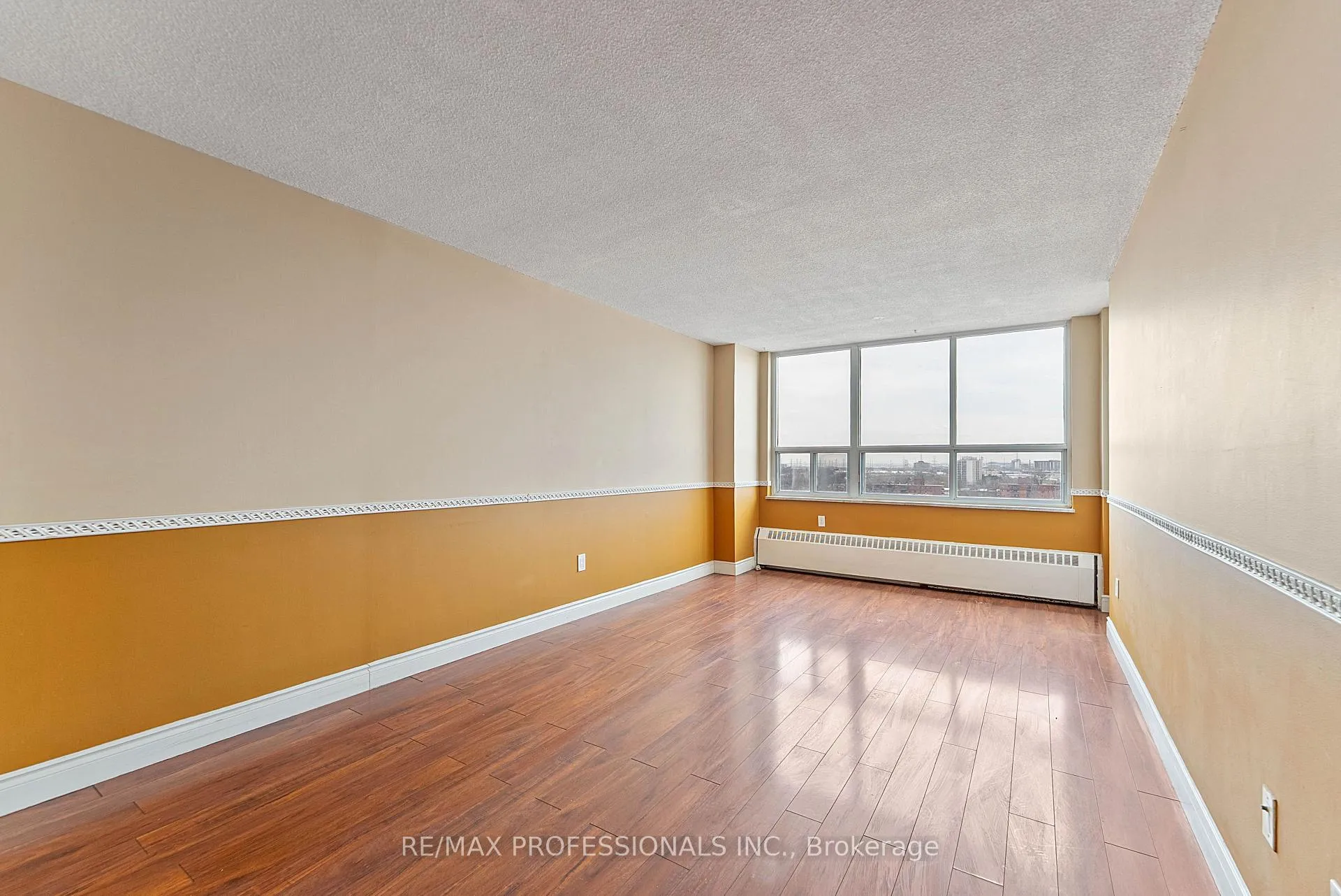 Photo 8 of Unit 1405, 390 Dixon Road, Etobicoke, Kingsview Village-The Westway — HOMEH