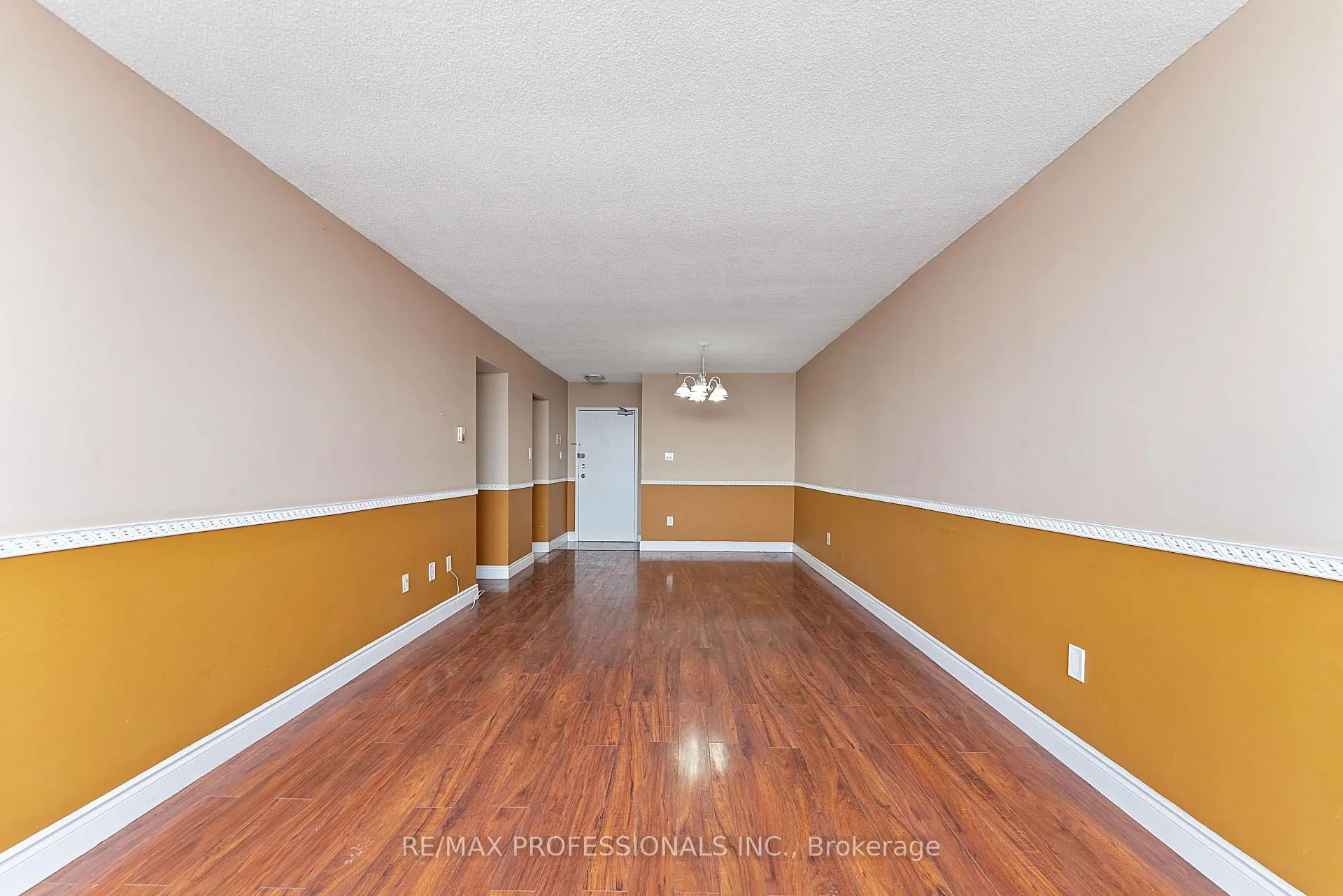 Photo 10 of Unit 1405, 390 Dixon Road, Etobicoke, Kingsview Village-The Westway — HOMEH