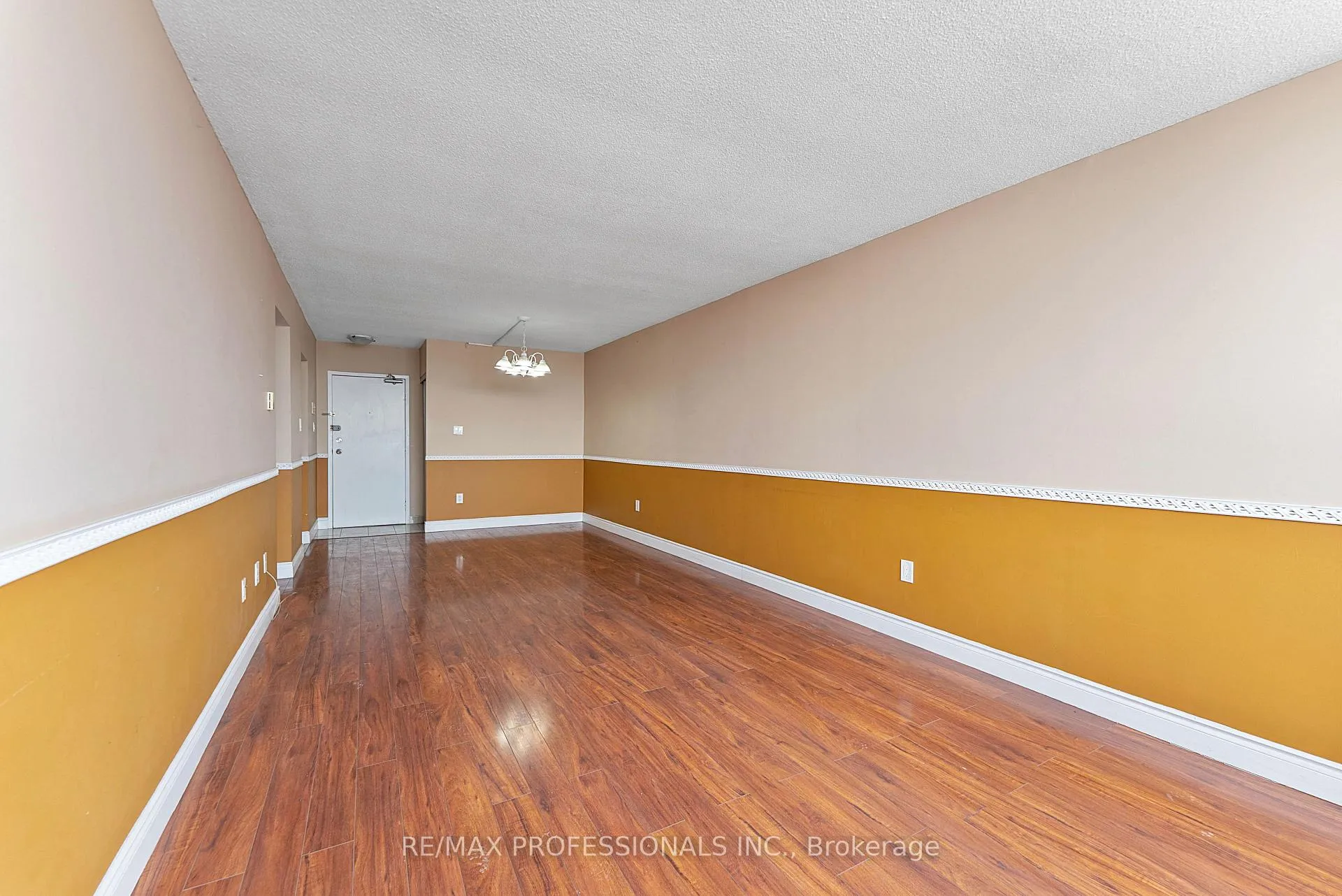 Photo 11 of Unit 1405, 390 Dixon Road, Etobicoke, Kingsview Village-The Westway — HOMEH