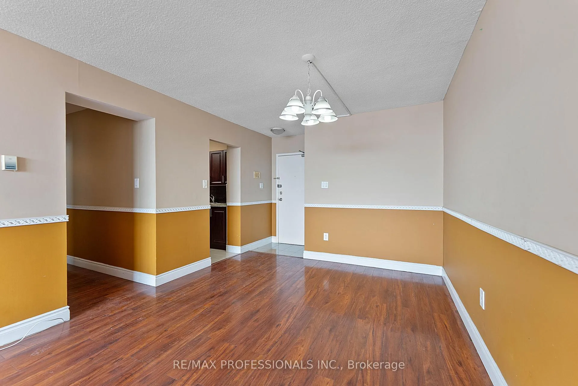 Photo 12 of Unit 1405, 390 Dixon Road, Etobicoke, Kingsview Village-The Westway — HOMEH