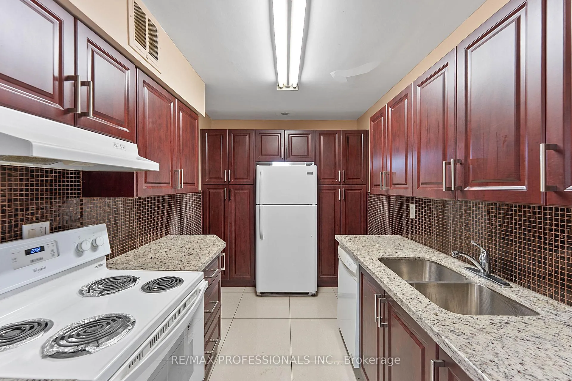 Photo 13 of Unit 1405, 390 Dixon Road, Etobicoke, Kingsview Village-The Westway — HOMEH
