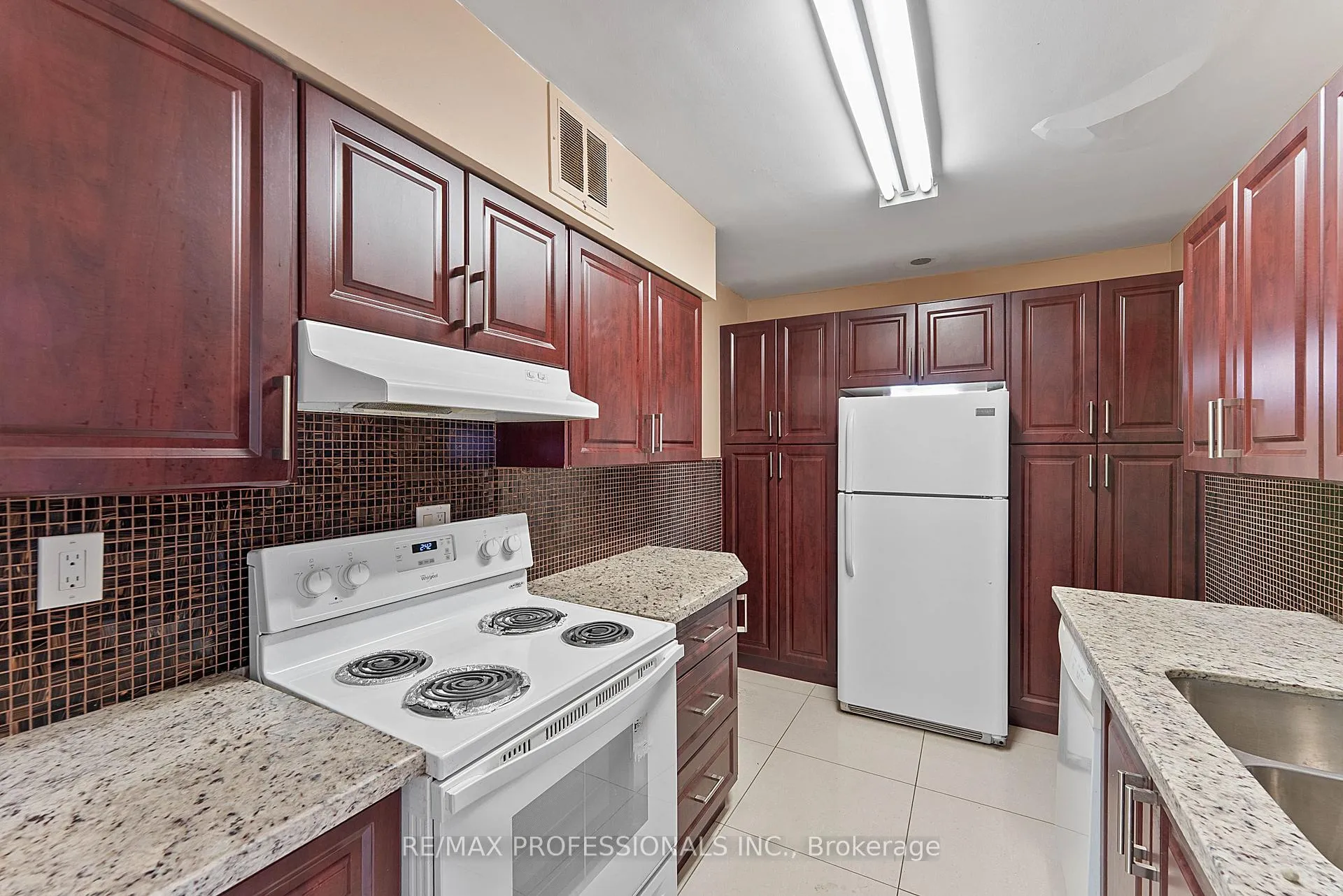 Photo 15 of Unit 1405, 390 Dixon Road, Etobicoke, Kingsview Village-The Westway — HOMEH