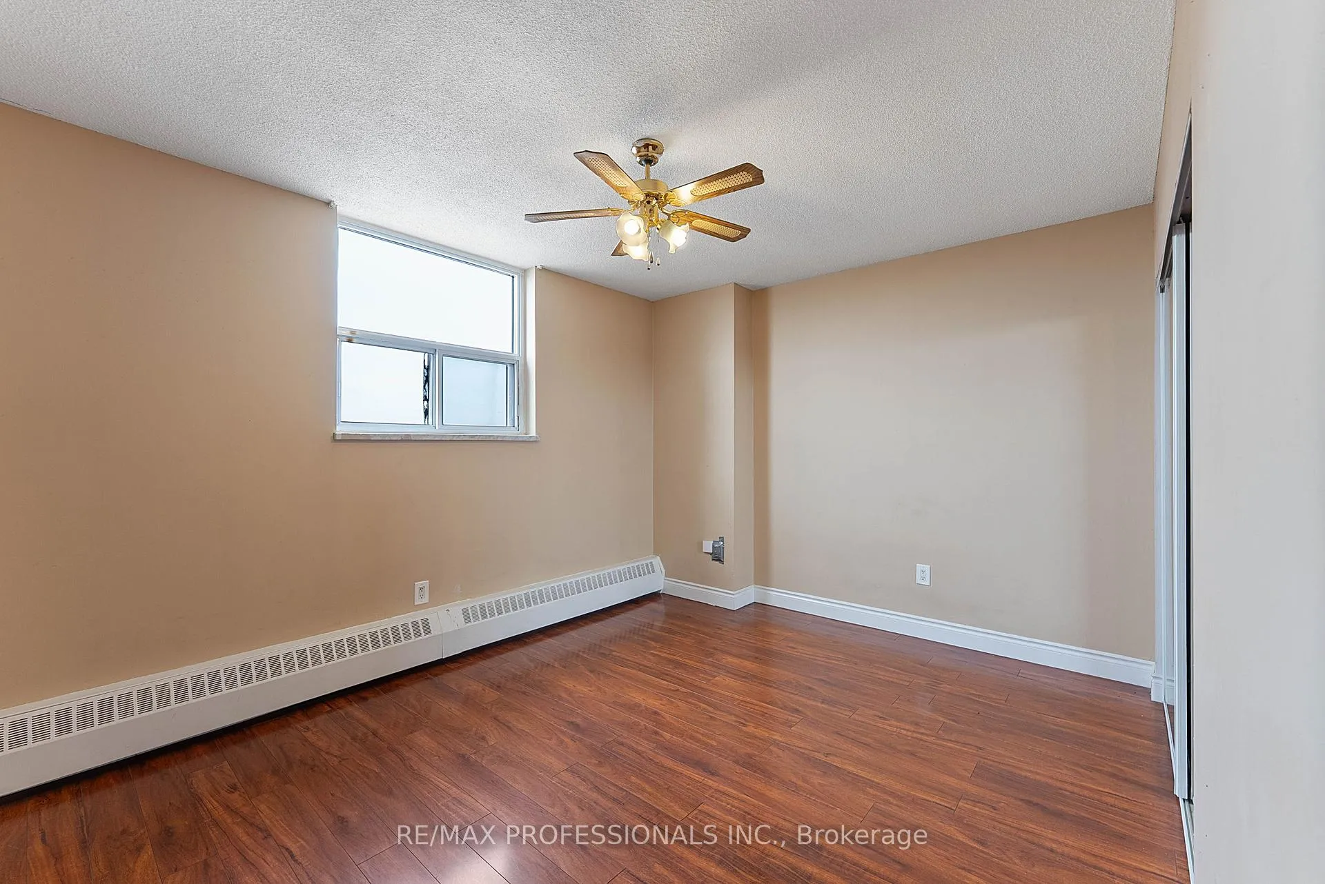 Photo 23 of Unit 1405, 390 Dixon Road, Etobicoke, Kingsview Village-The Westway — HOMEH