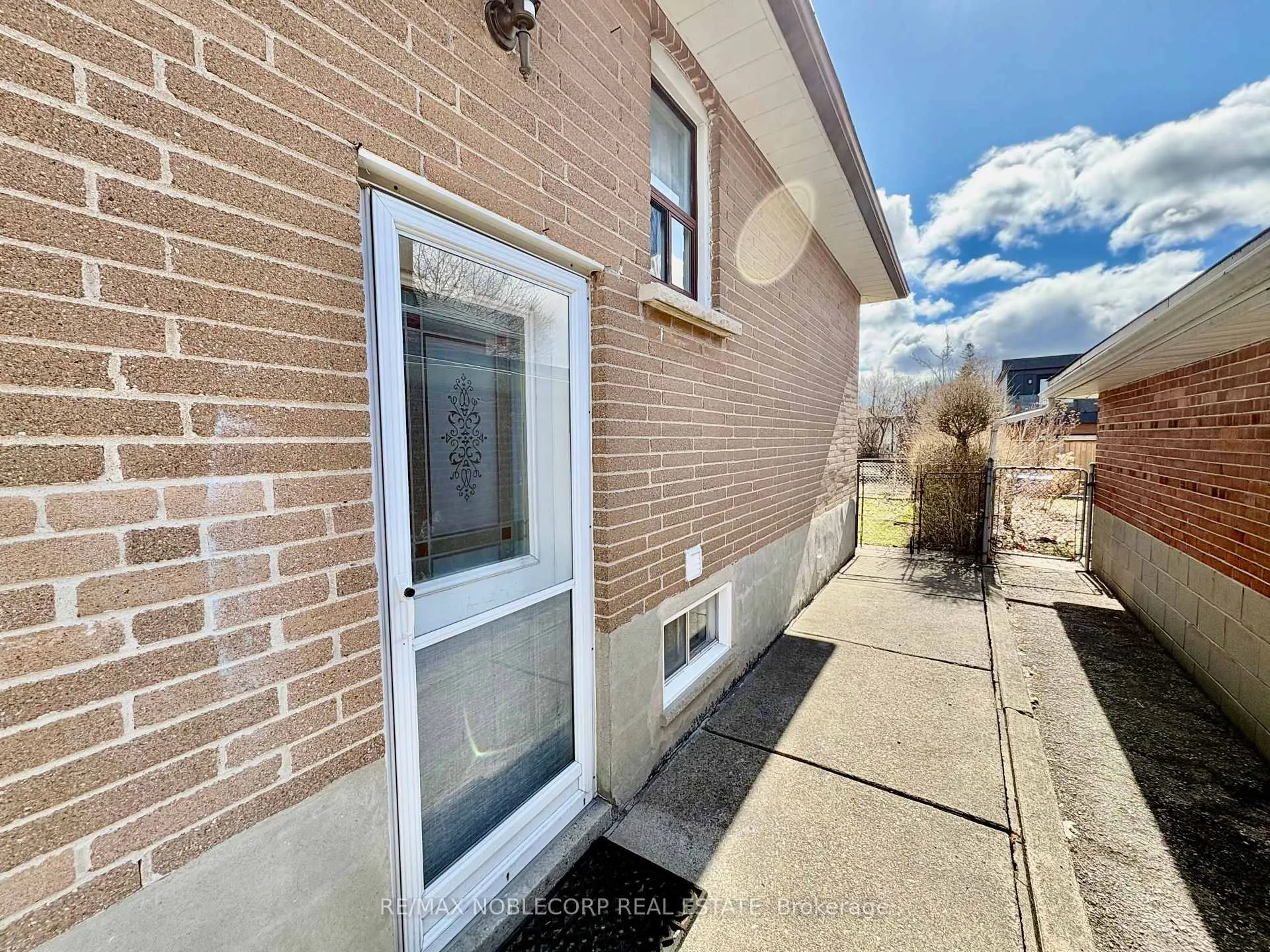 Photo 13 of 97 Travistock Road, North York, Downsview-Roding-CFB — HOMEH