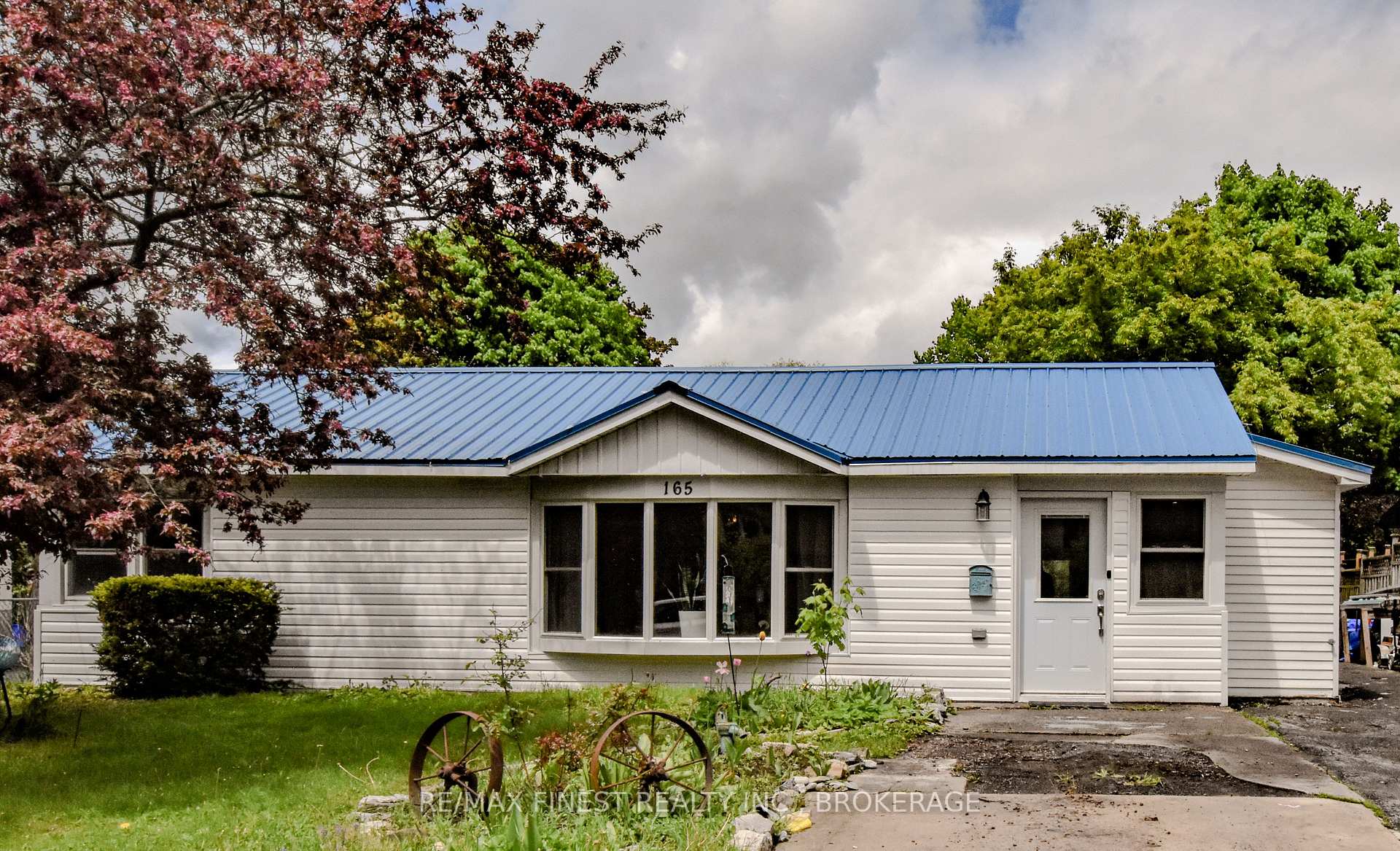 Photo 4 of 165 Phillips Street, Kingston, West of Sir John A. Blvd — HOMEH
