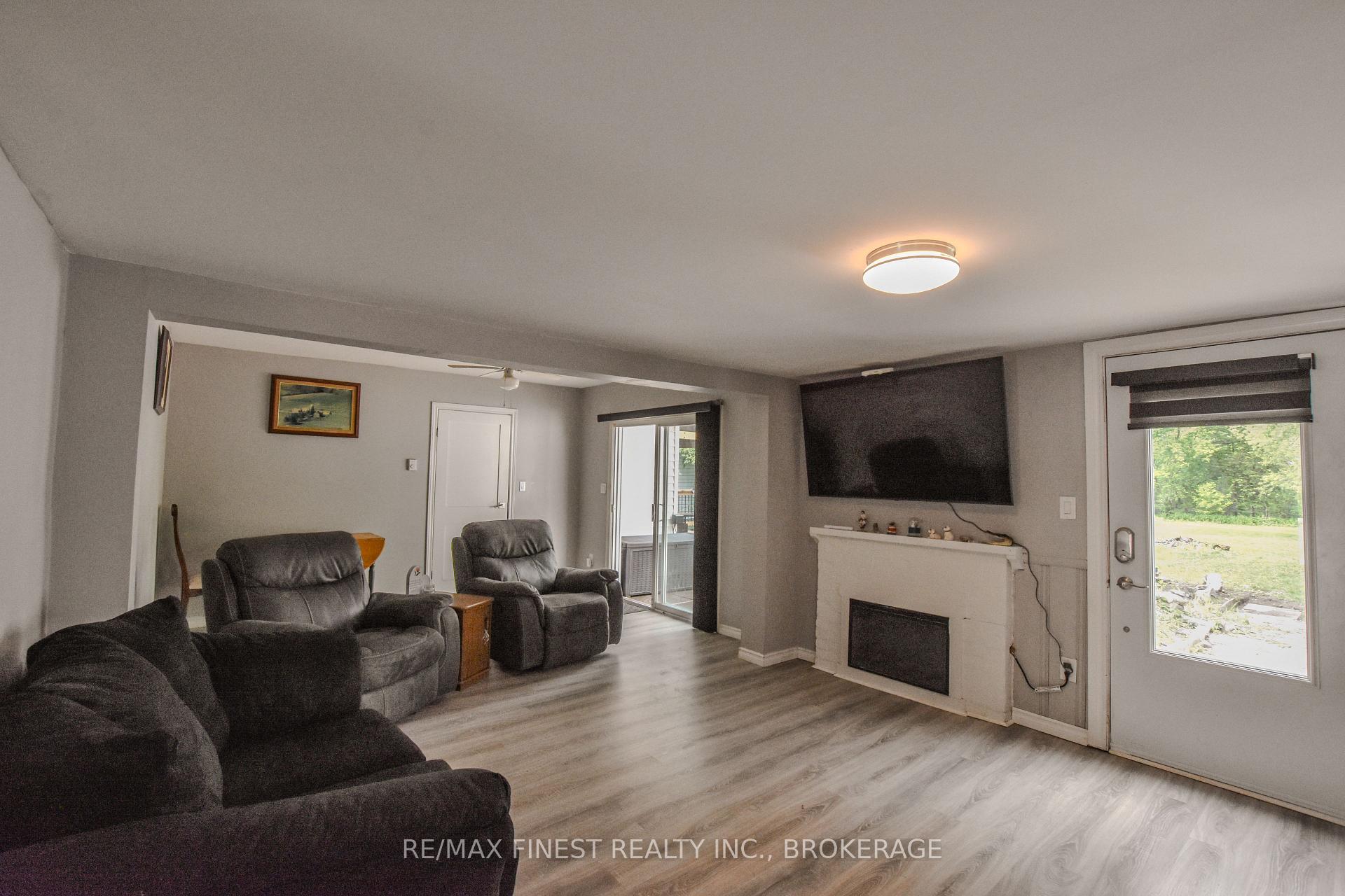Photo 11 of 165 Phillips Street, Kingston, West of Sir John A. Blvd — HOMEH