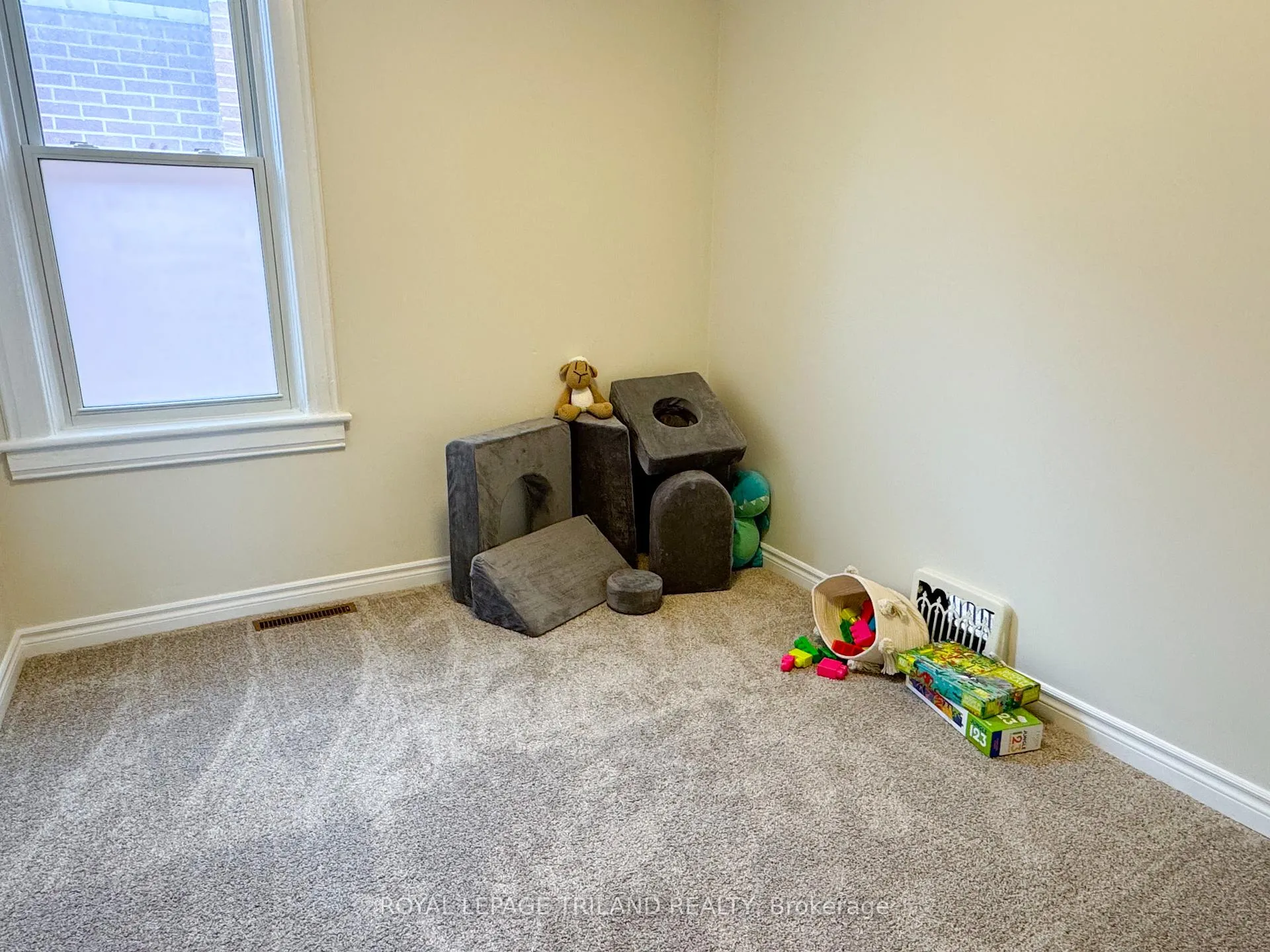 Photo 15 of Unit Main, 42 Erie Street, St. Thomas — HOMEH