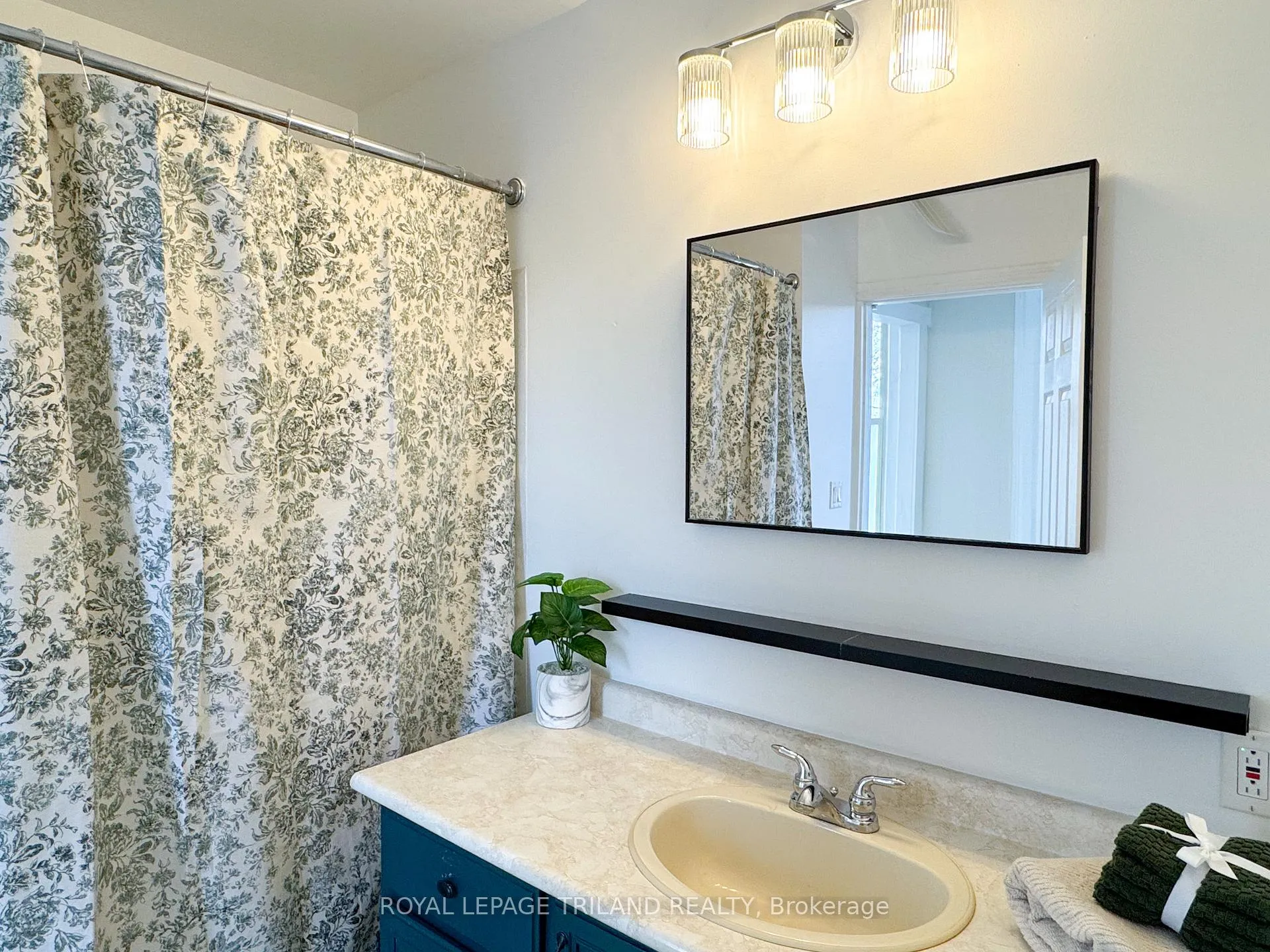 Photo 27 of Unit Main, 42 Erie Street, St. Thomas — HOMEH