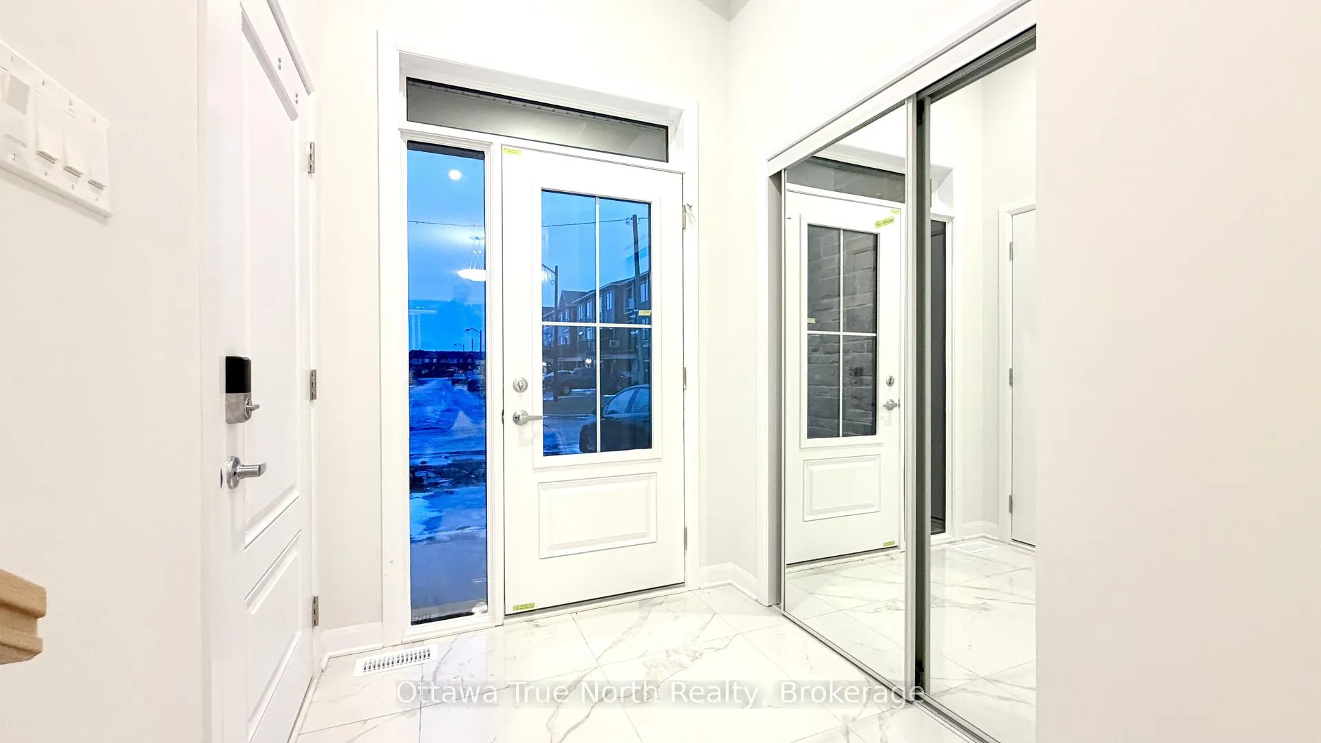 Photo 3 of 534 Ingenuity Row, Ottawa, Kanata - Morgan's Grant/South March — HOMEH