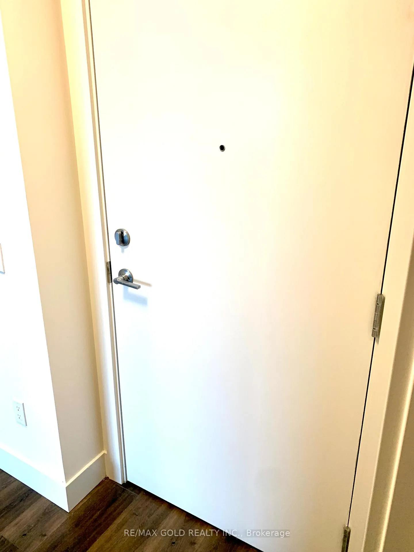Photo 2 of Unit 412, 103 Roger Street N, Waterloo, Uptown Waterloo — HOMEH