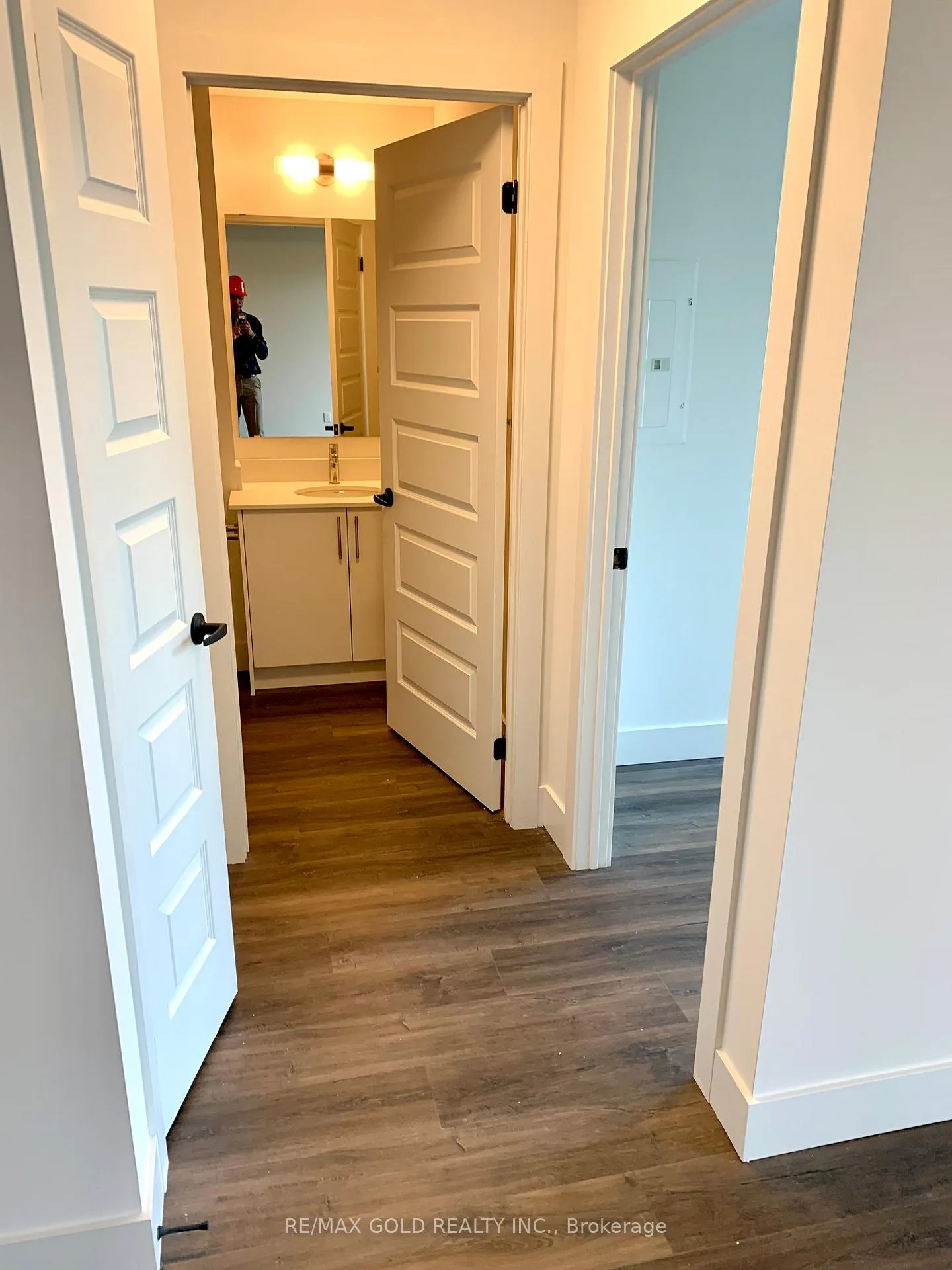 Photo 5 of Unit 412, 103 Roger Street N, Waterloo, Uptown Waterloo — HOMEH