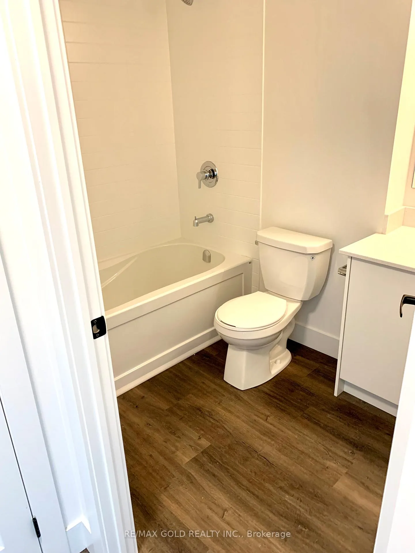 Photo 6 of Unit 412, 103 Roger Street N, Waterloo, Uptown Waterloo — HOMEH