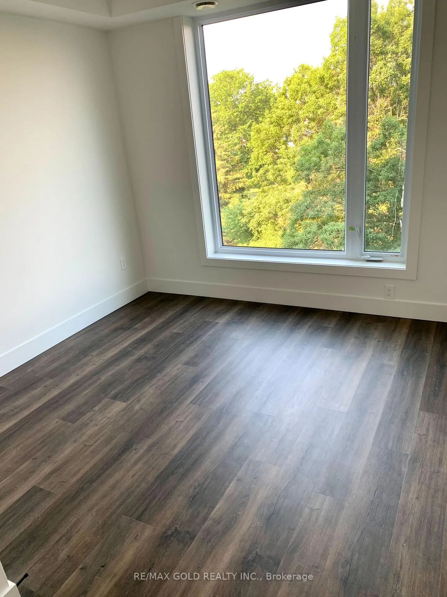 Photo 9 of Unit 412, 103 Roger Street N, Waterloo, Uptown Waterloo — HOMEH