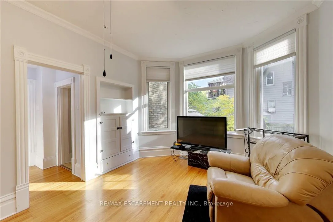 Photo 2 of Unit East #1, 122 Forsyth Street E, Sarnia — HOMEH