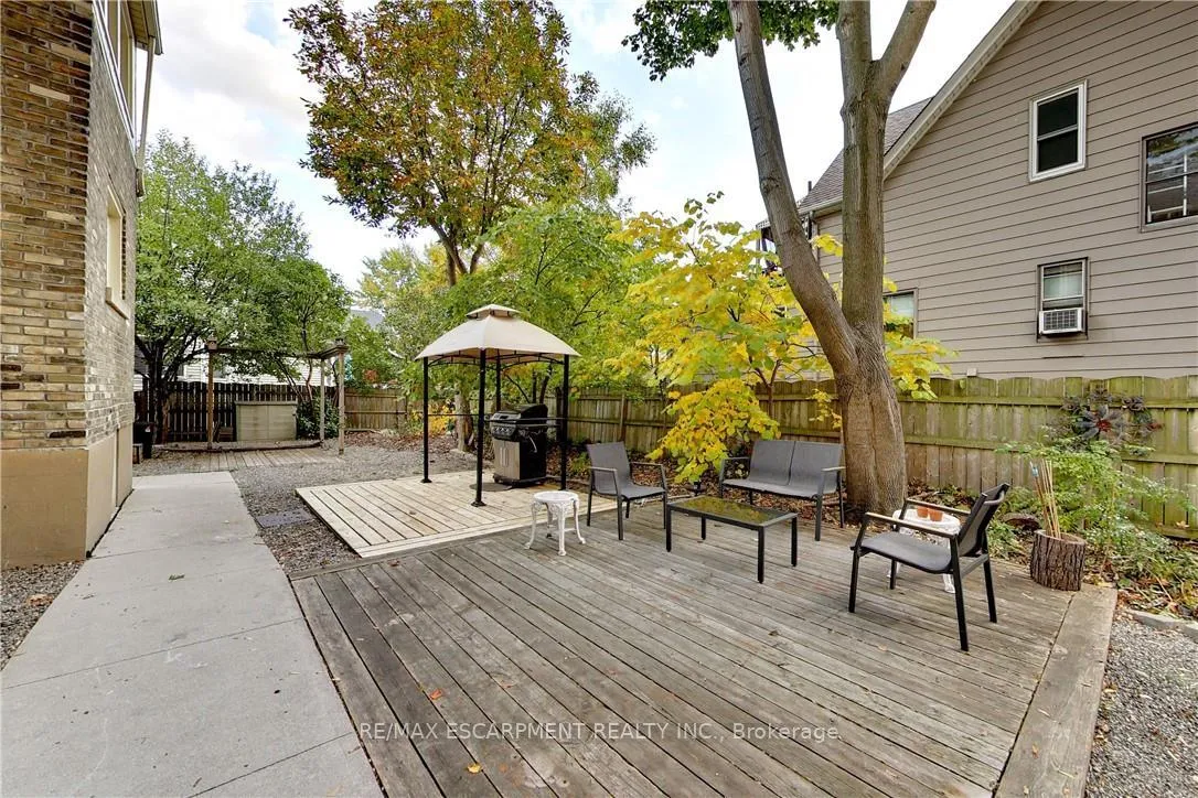 Photo 8 of Unit East #1, 122 Forsyth Street E, Sarnia — HOMEH