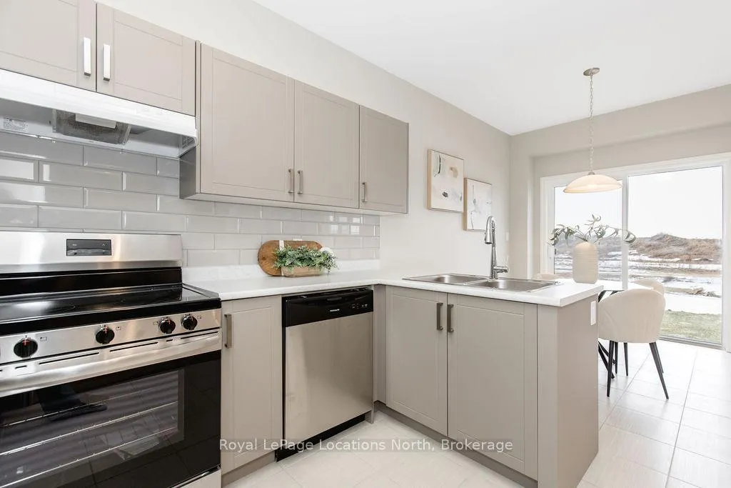 Photo 20 of 276 Springfield Crescent, Clearview, Stayner — HOMEH