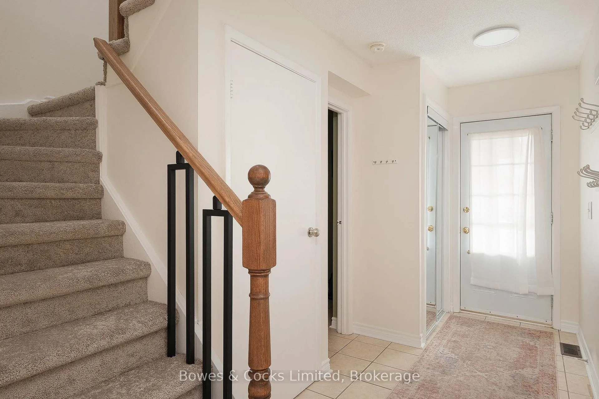 Photo 2 of 138 Seneca Avenue, Oshawa, Samac — HOMEH